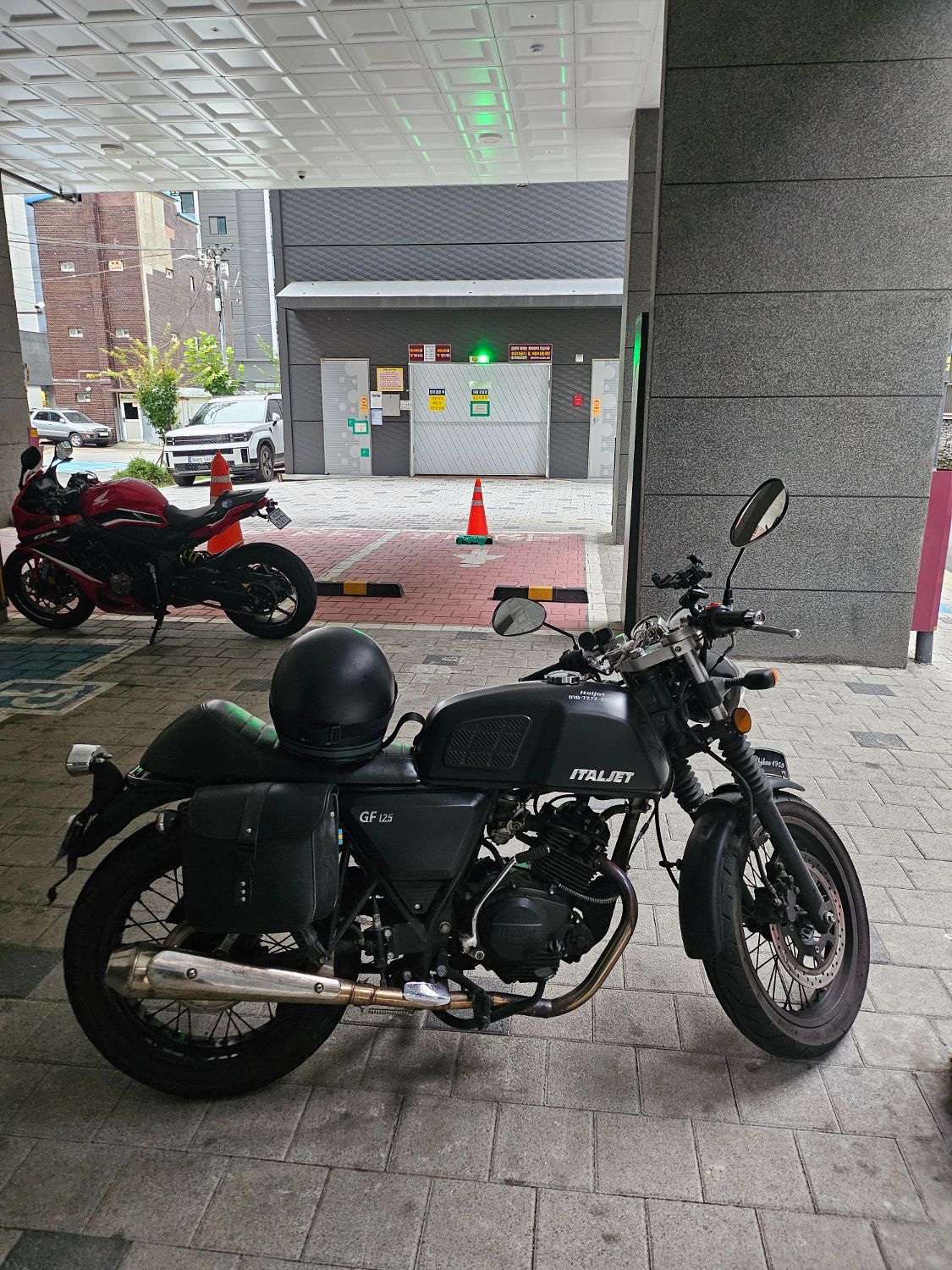 이탈젯 그리폰 125 more