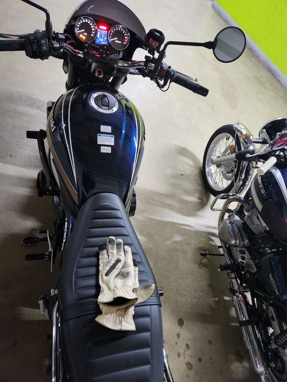 가와사키 Z 900 RS thumb 2