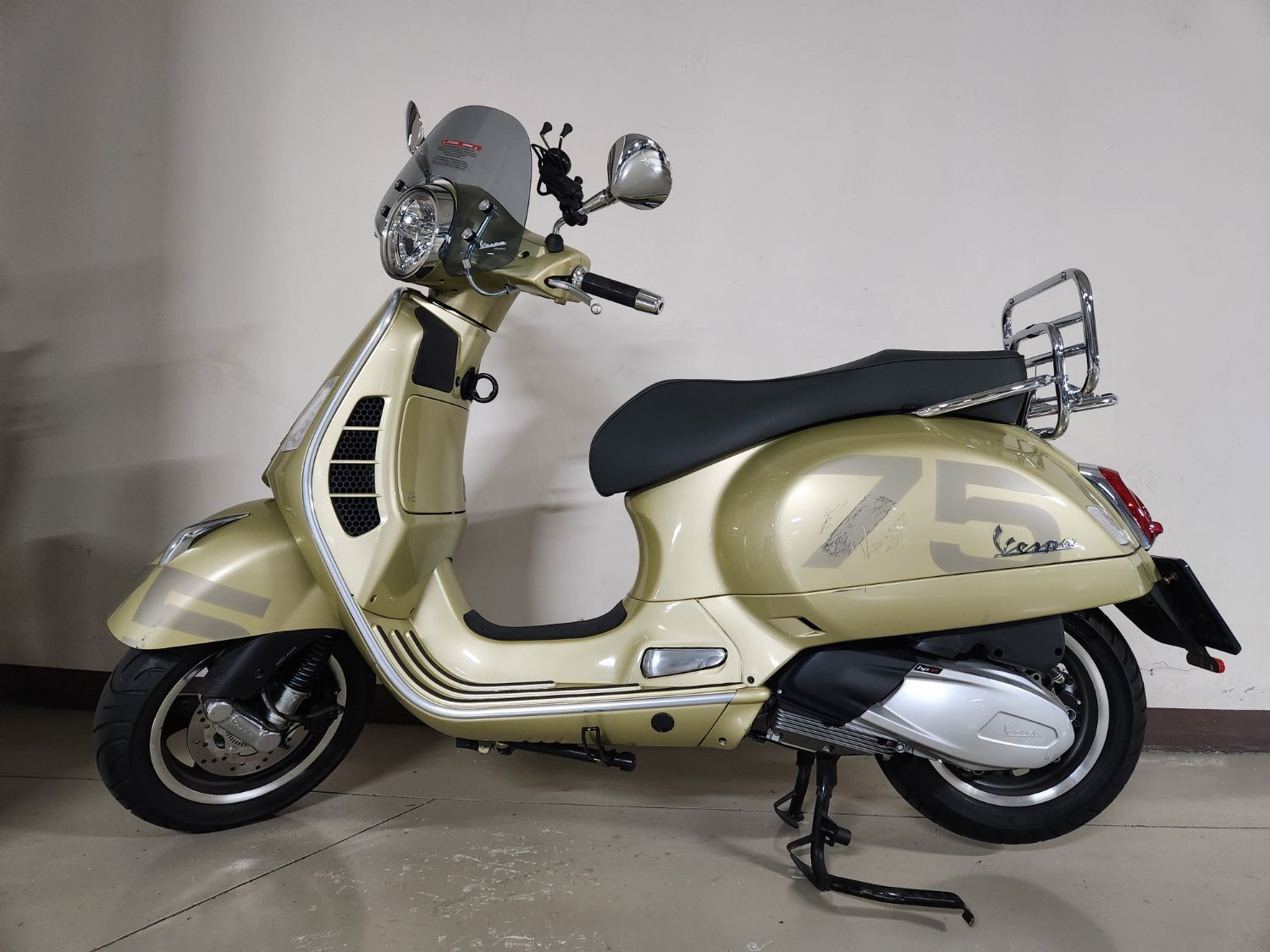 베스파 GTS 300 75주년 스페셜 에디션 more