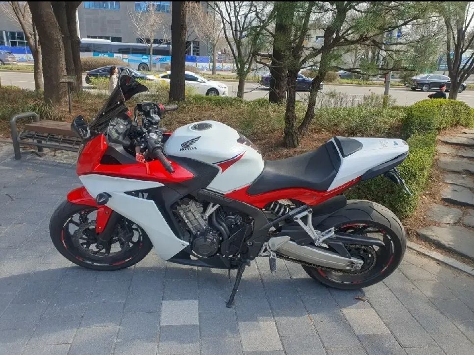 혼다 CBR 650 F thumb 2