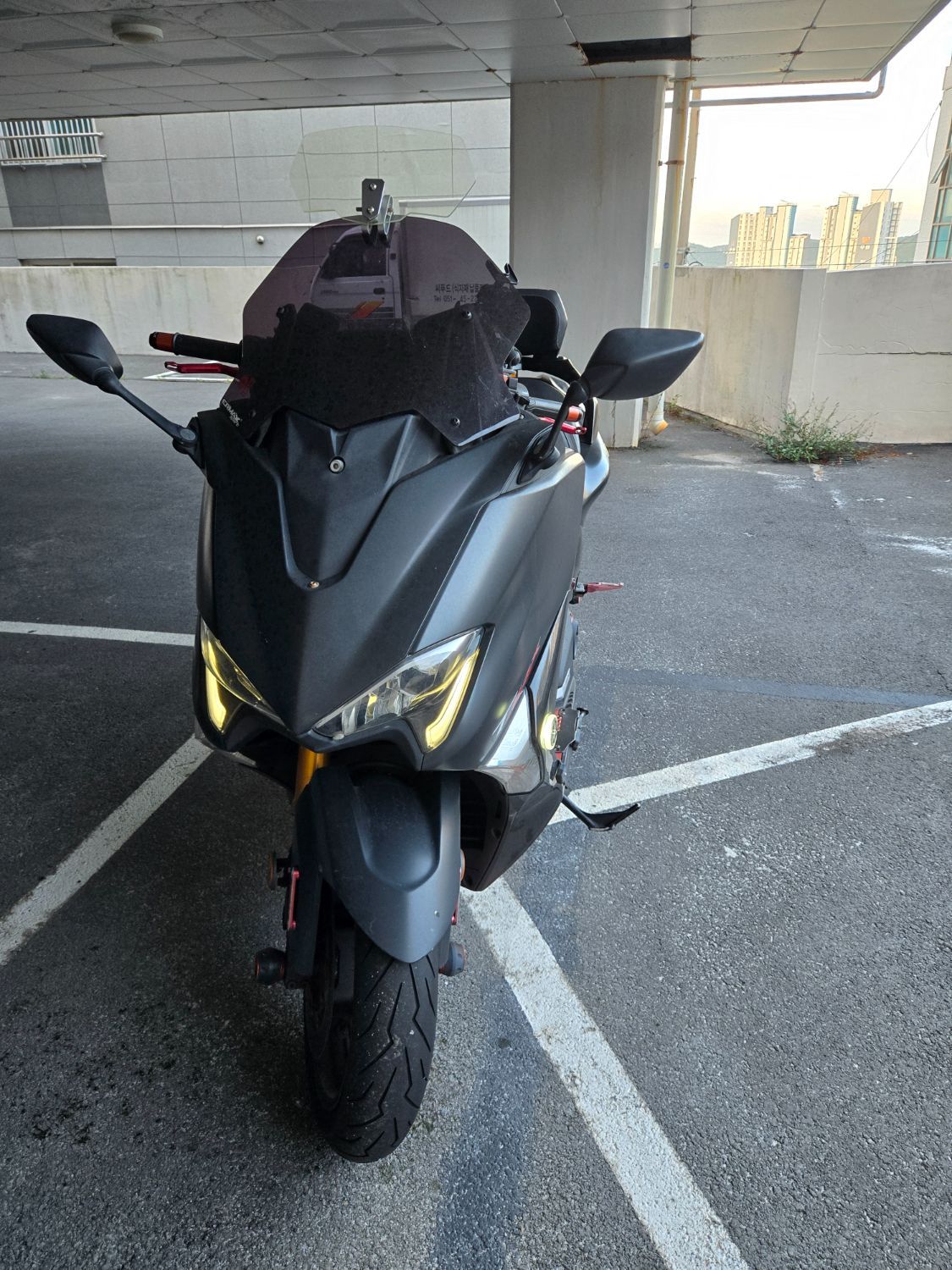 야마하 TMAX DX main