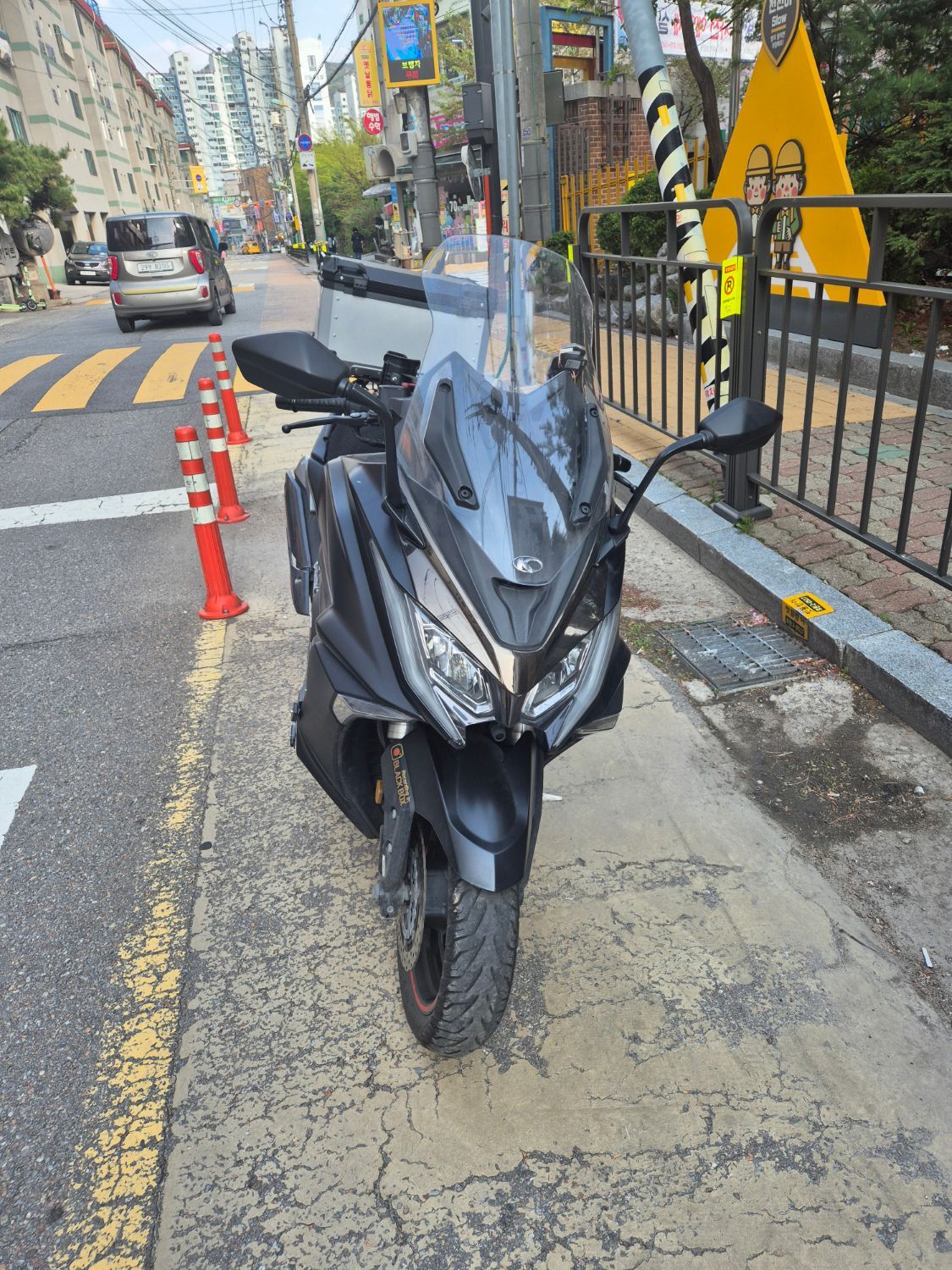 킴코 AK 550 i thumb 2