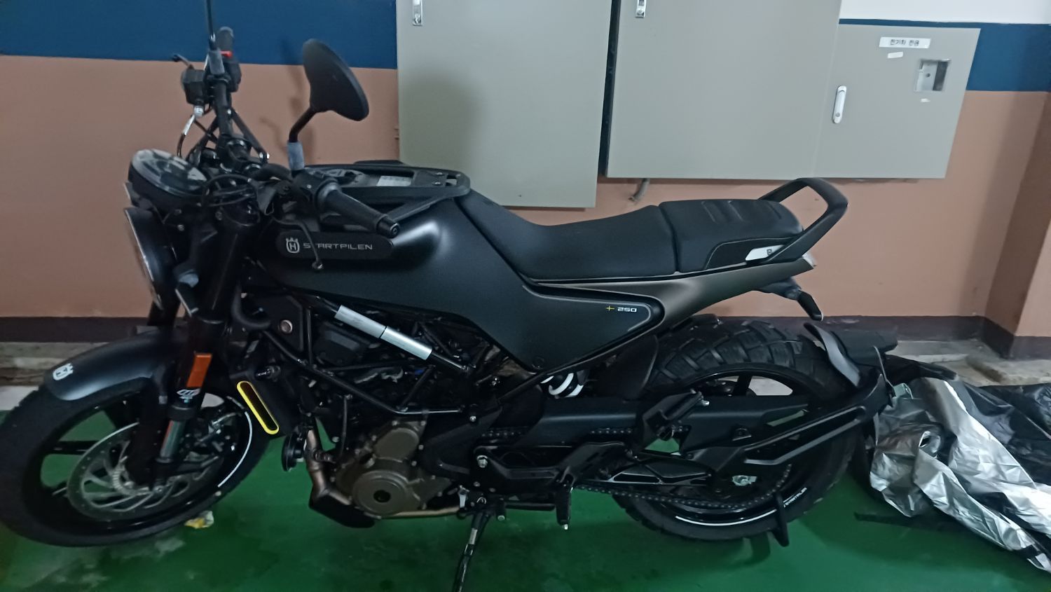 허스크바나 스바르트필렌 250 more