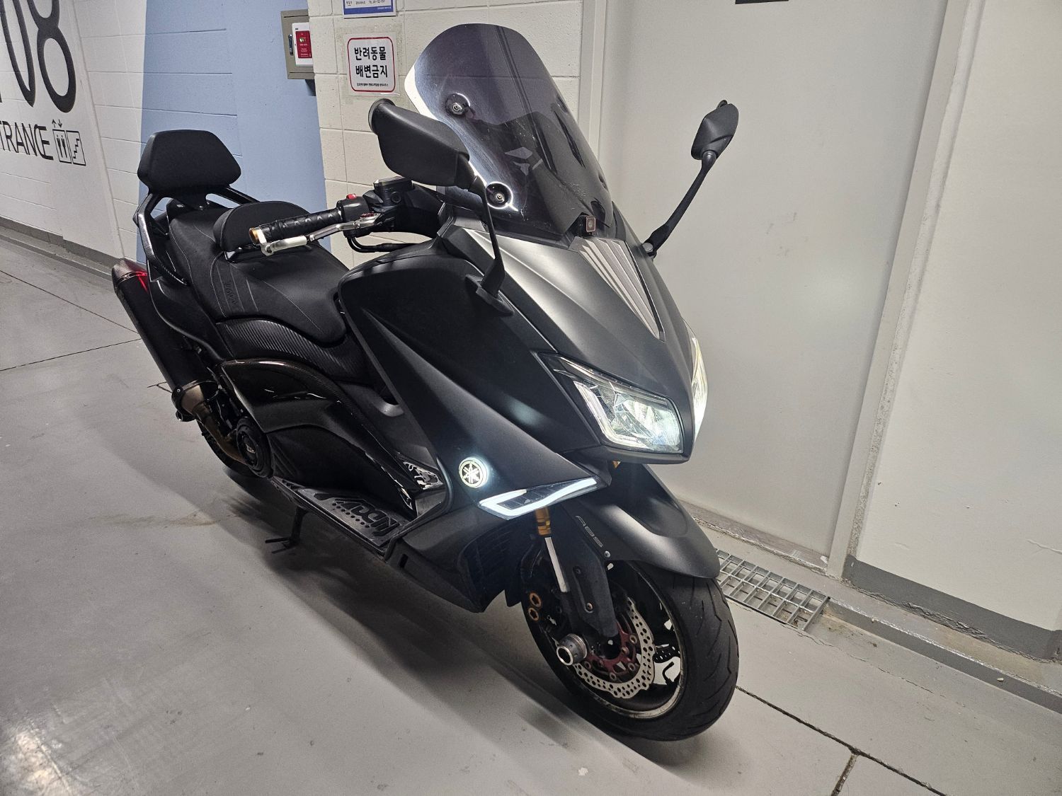 야마하 TMAX 530 more