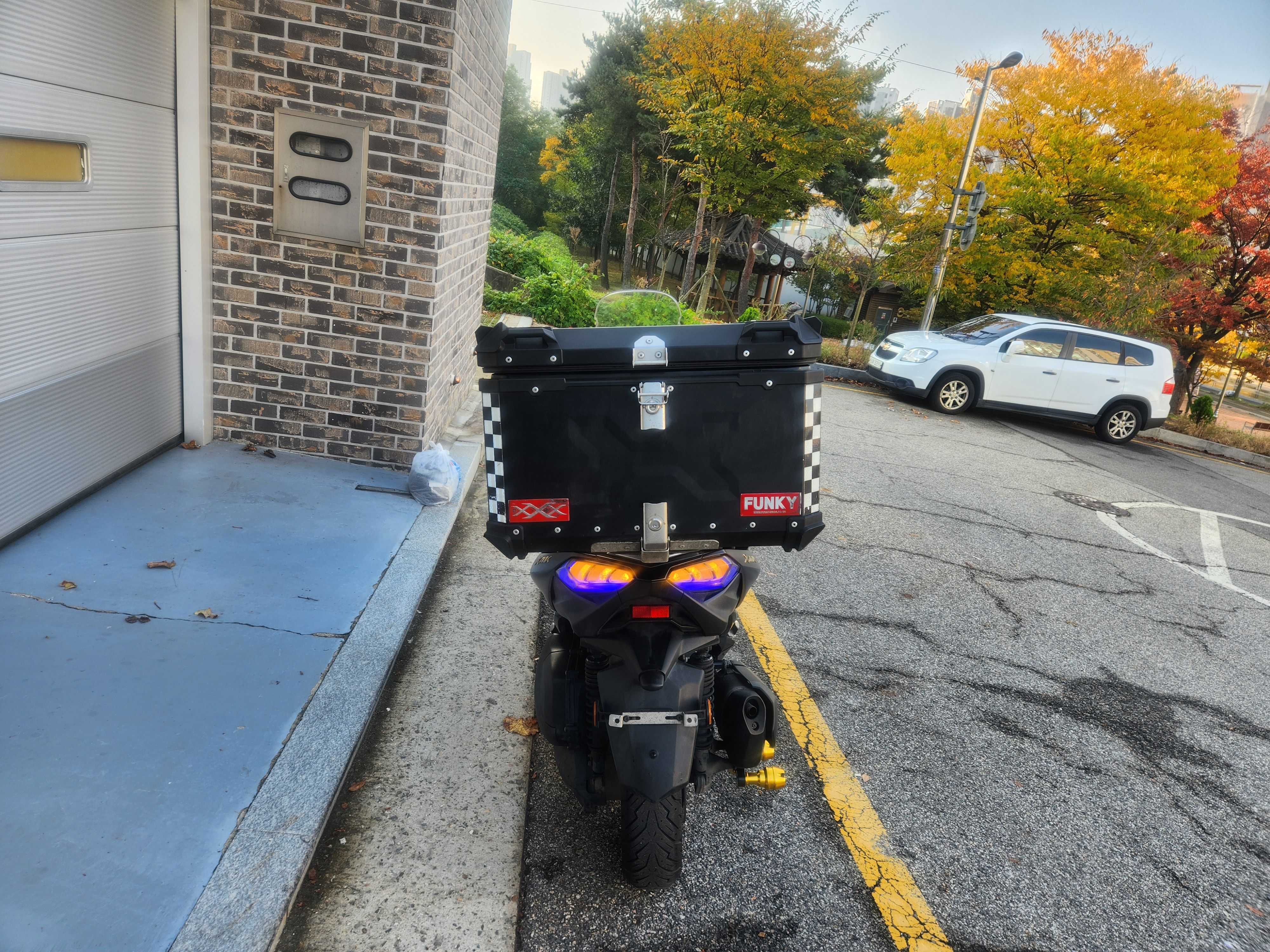 야마하 XMAX 300 ABS more