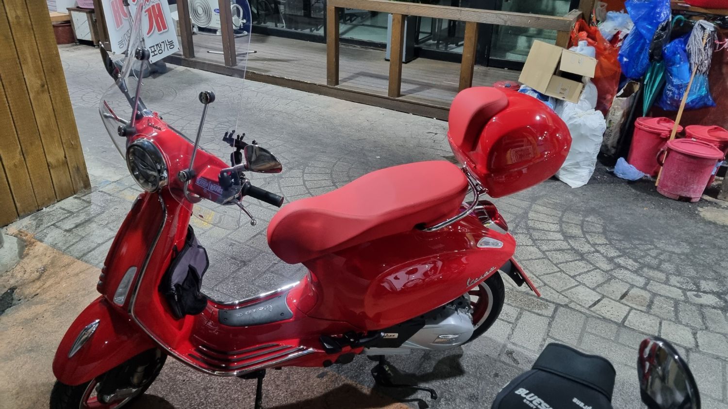 베스파 프리마베라 125 more