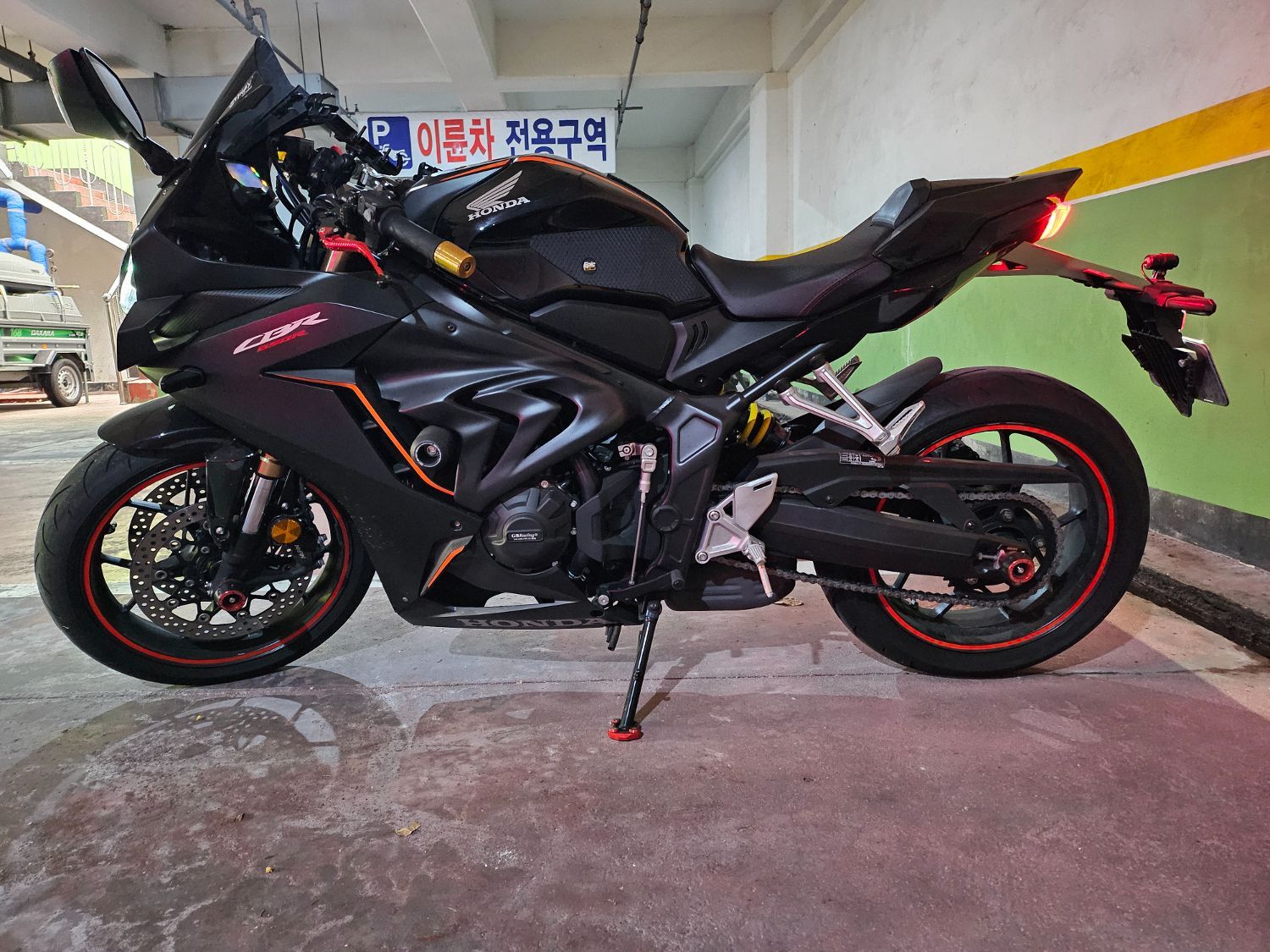 혼다 CBR 650 R 2022 블랙 사진 3