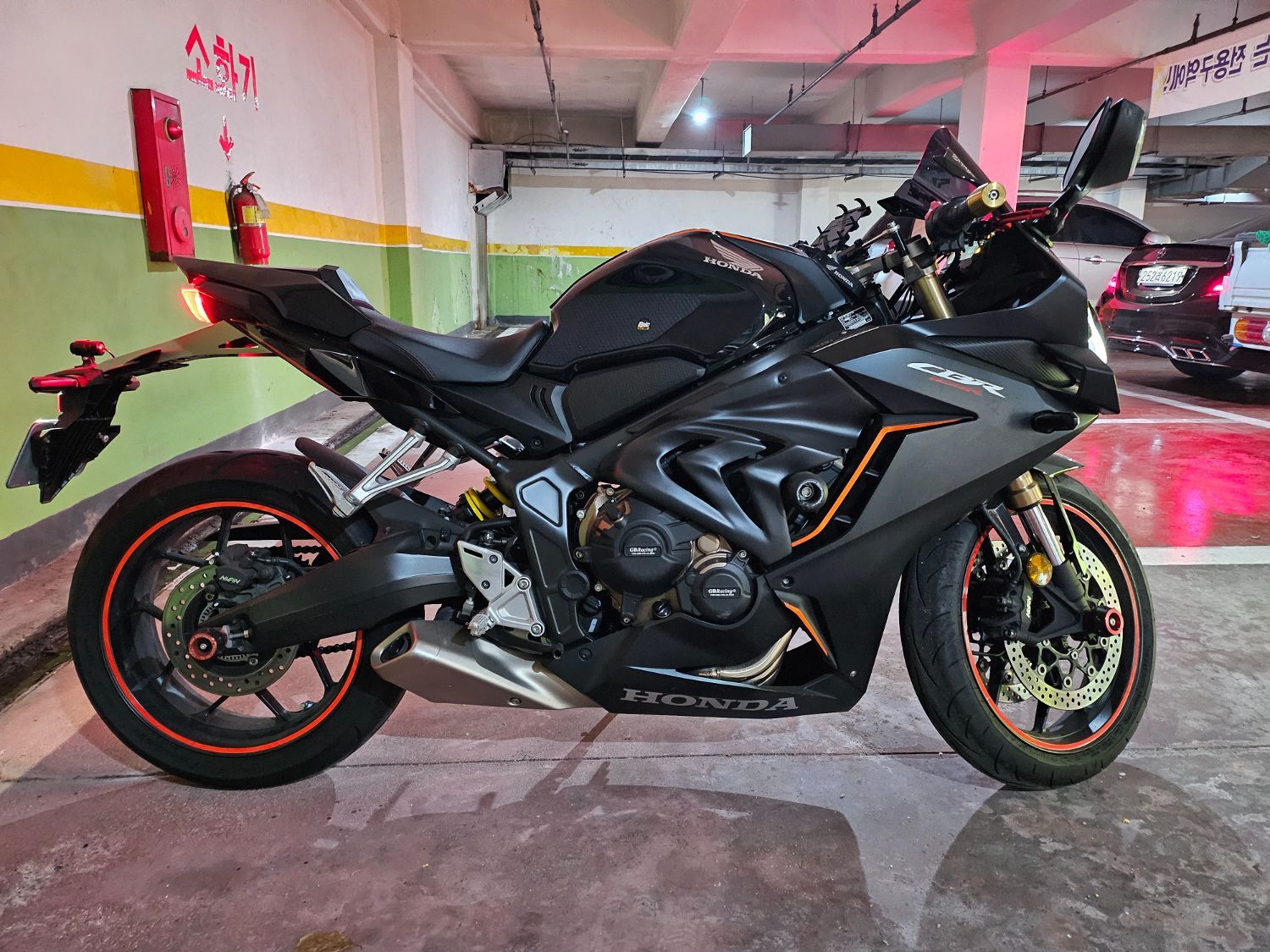 혼다 CBR 650 R 2022 블랙 사진 2