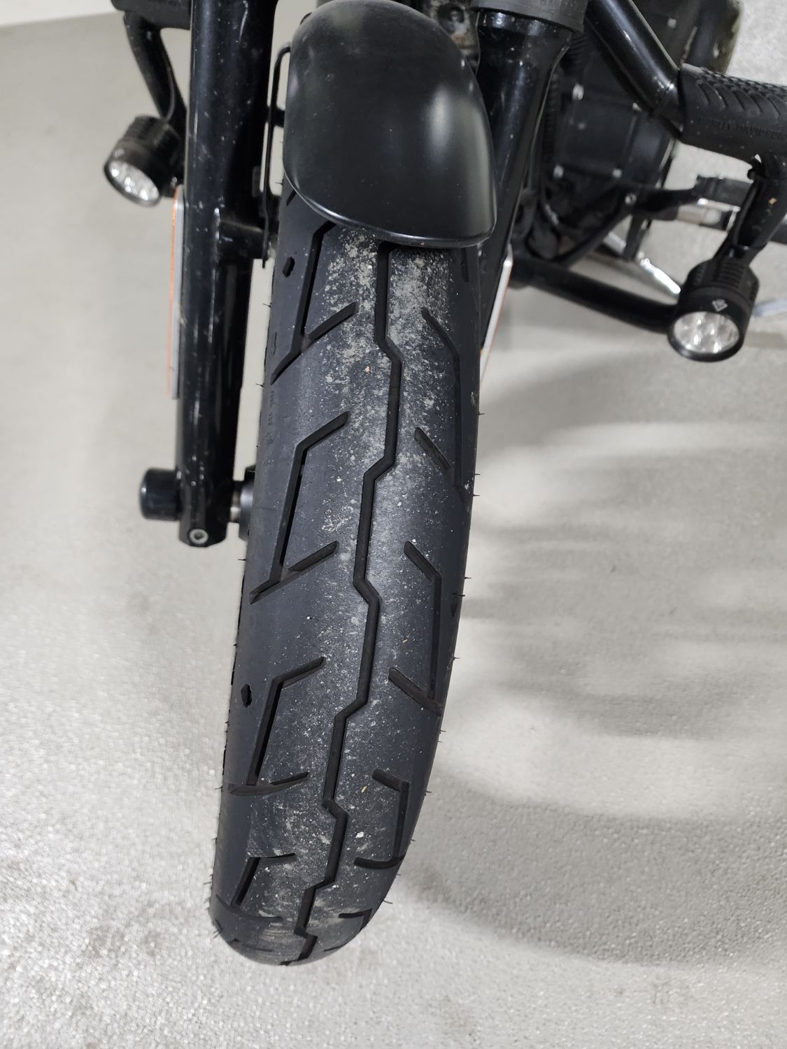 할리데이비슨 아이언 883 more