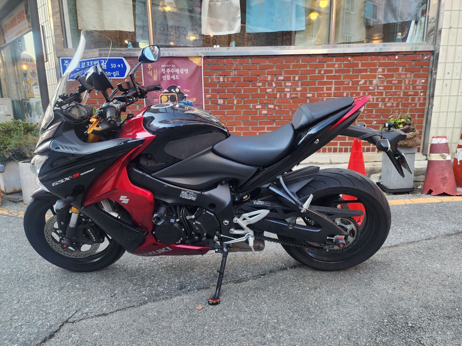 스즈키 GSX S 1000 F more
