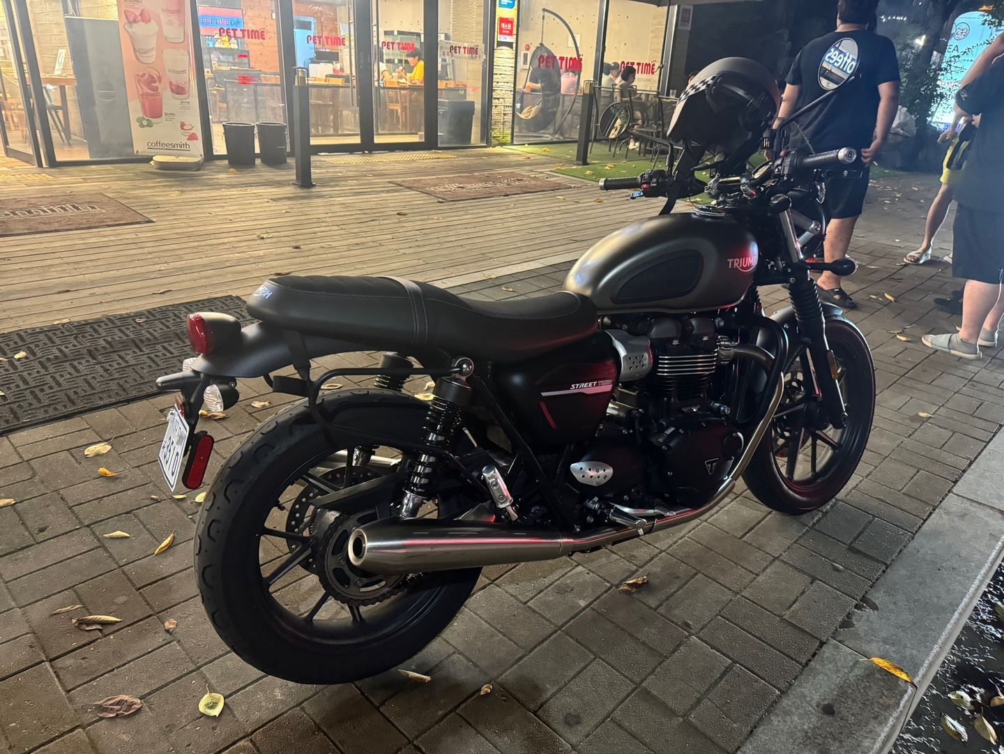 트라이엄프 스트리트 트윈 900 more