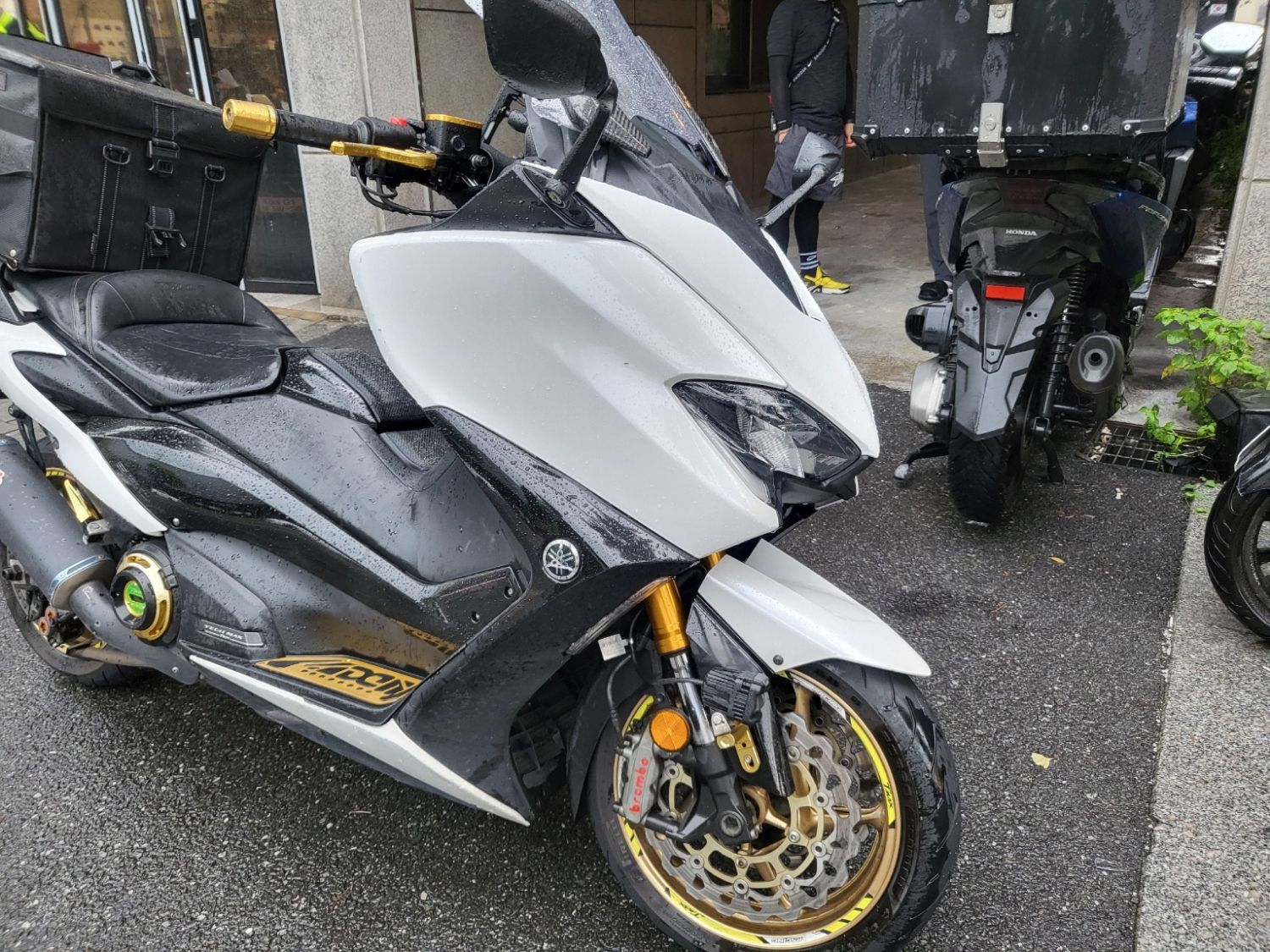 야마하 TMAX 560 thumb 2