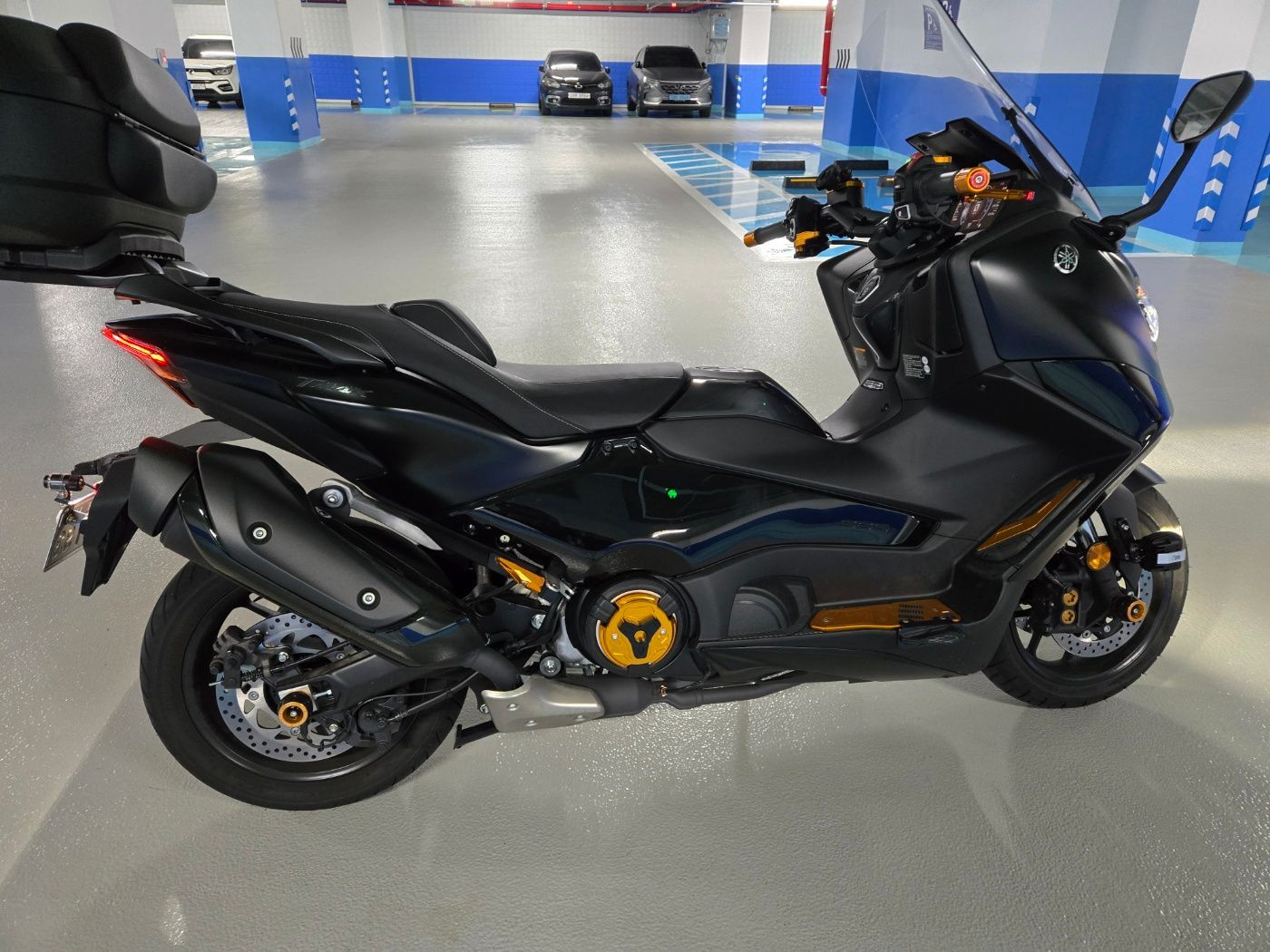 야마하 TMAX 560 thumb 2