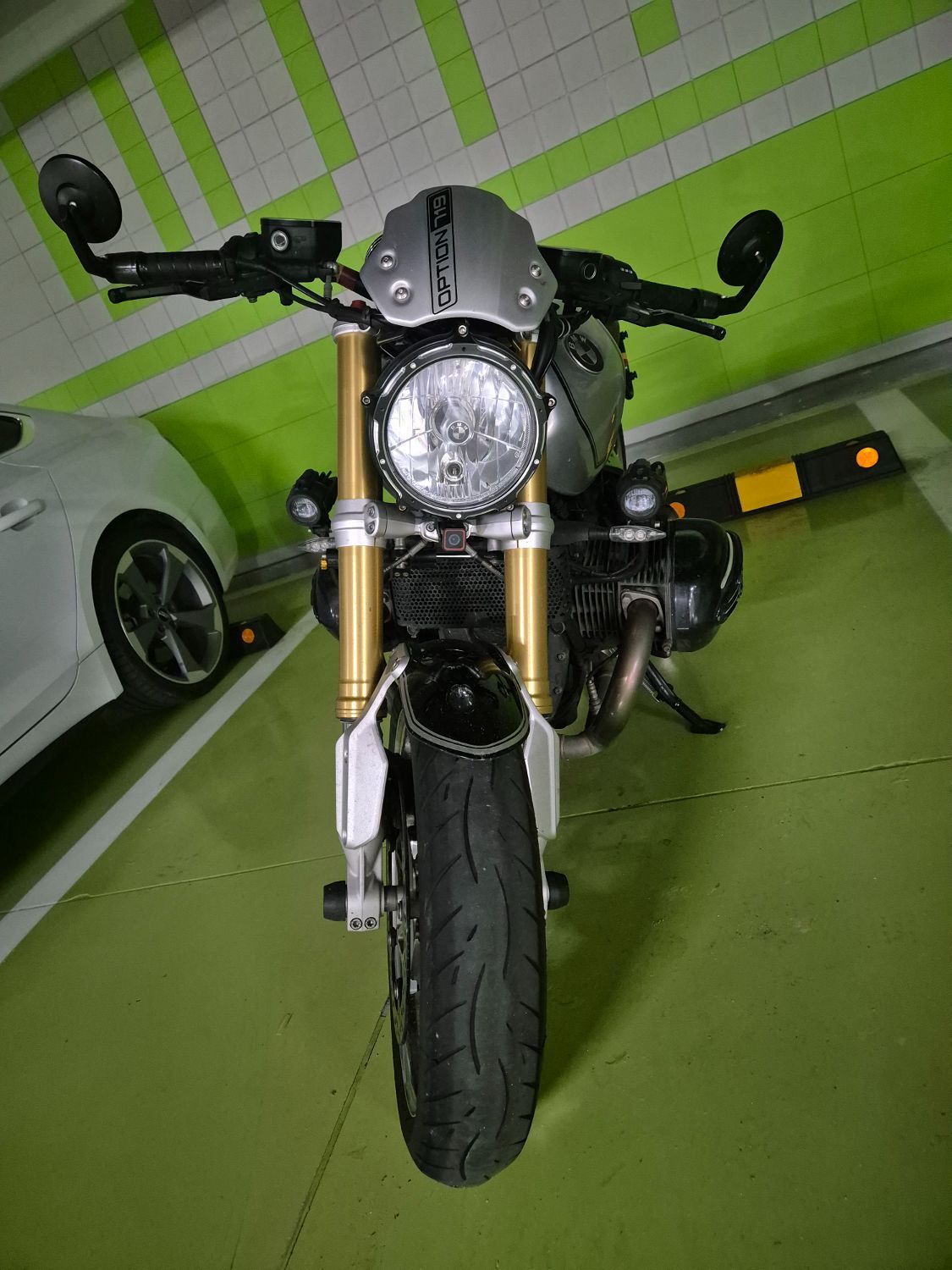 BMW R nine T 2019 화이트 사진 3