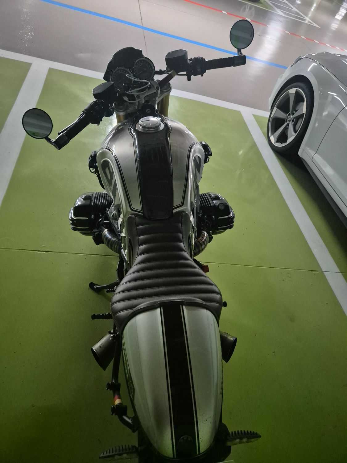 BMW R nine T 2019 화이트 사진 4