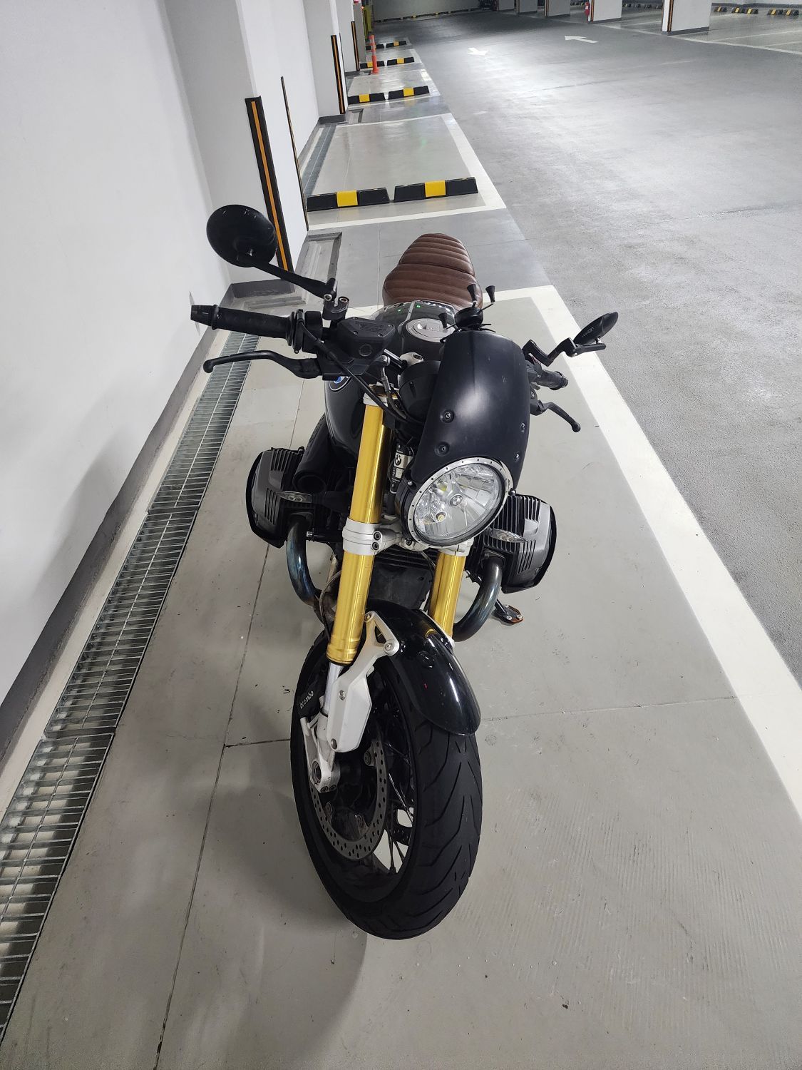 BMW R nine T  more
