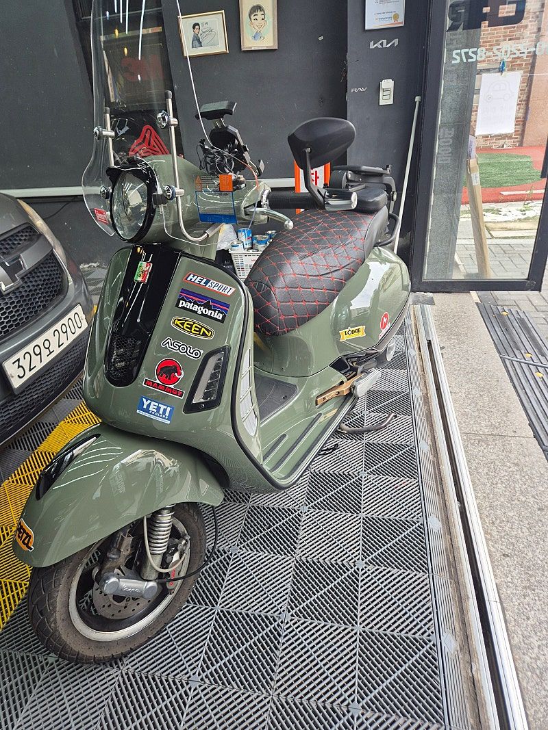 베스파 GTS 300 IE 투어링 thumb 2