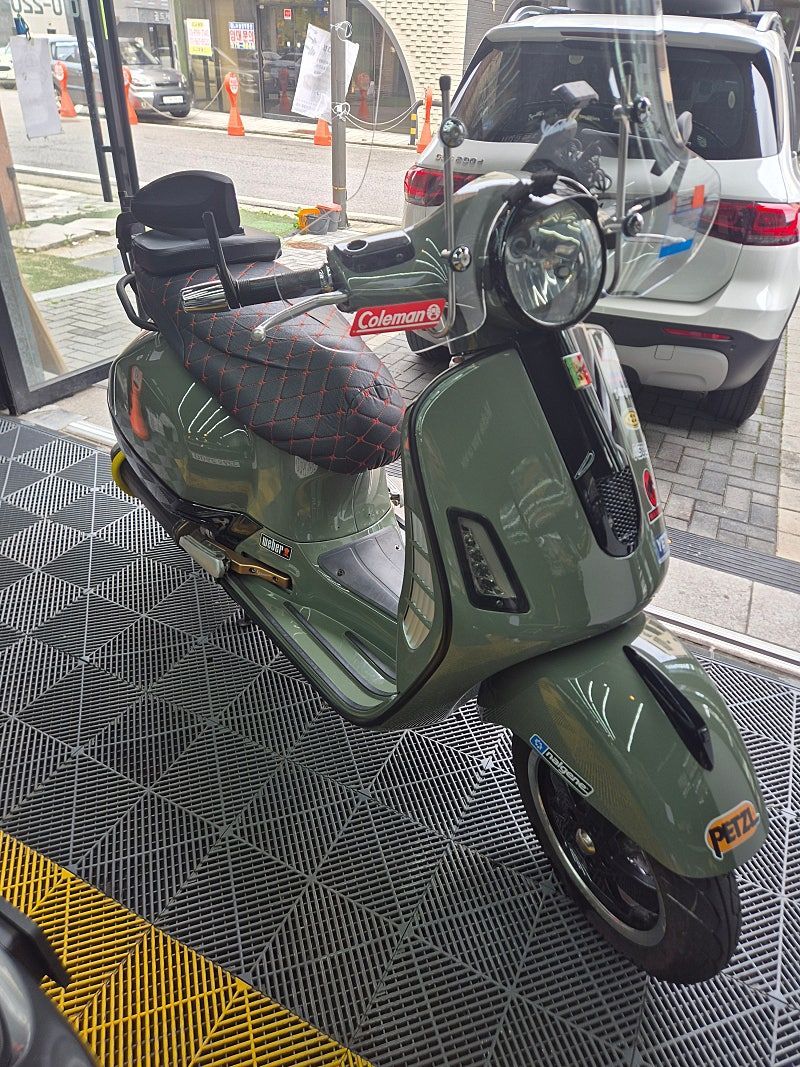 베스파 GTS 300 IE 투어링 more