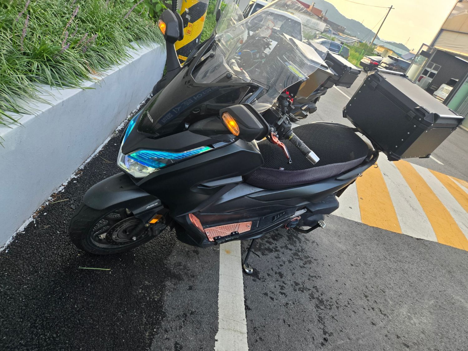 혼다 포르자 300 thumb 2