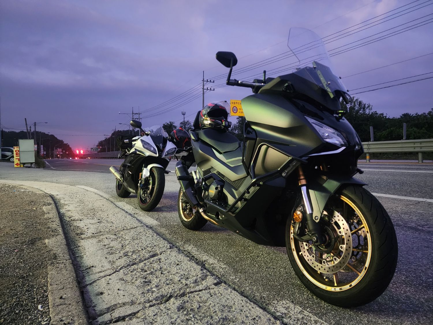 혼다 포르자 750 more