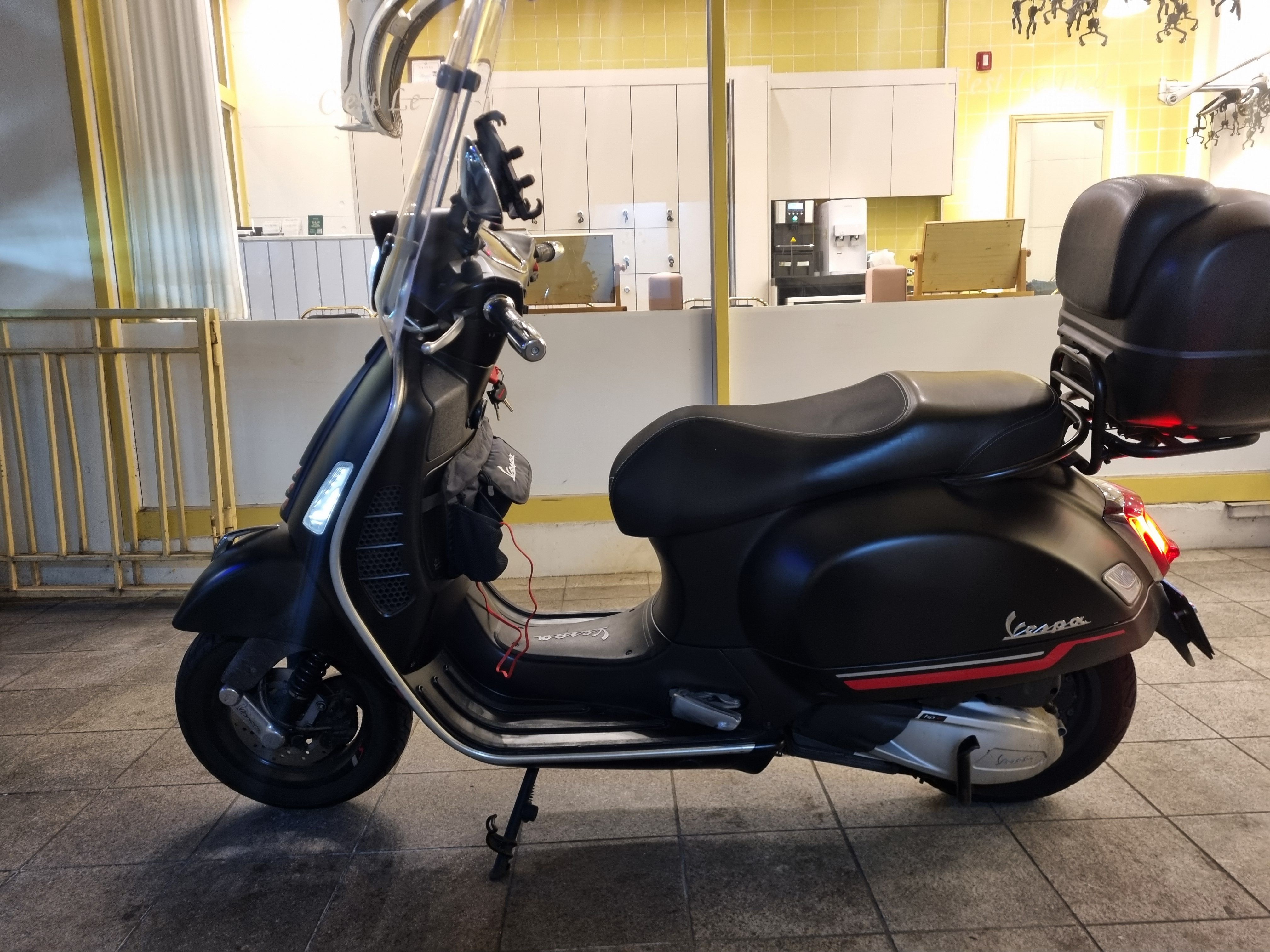 베스파 GTS 300 thumb 2