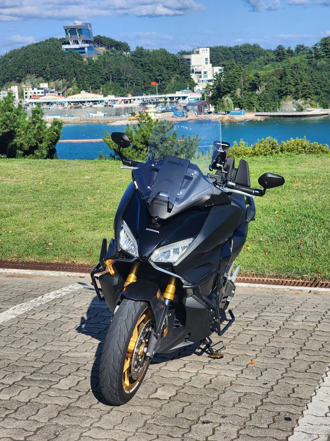 혼다 포르자 750 thumb 2