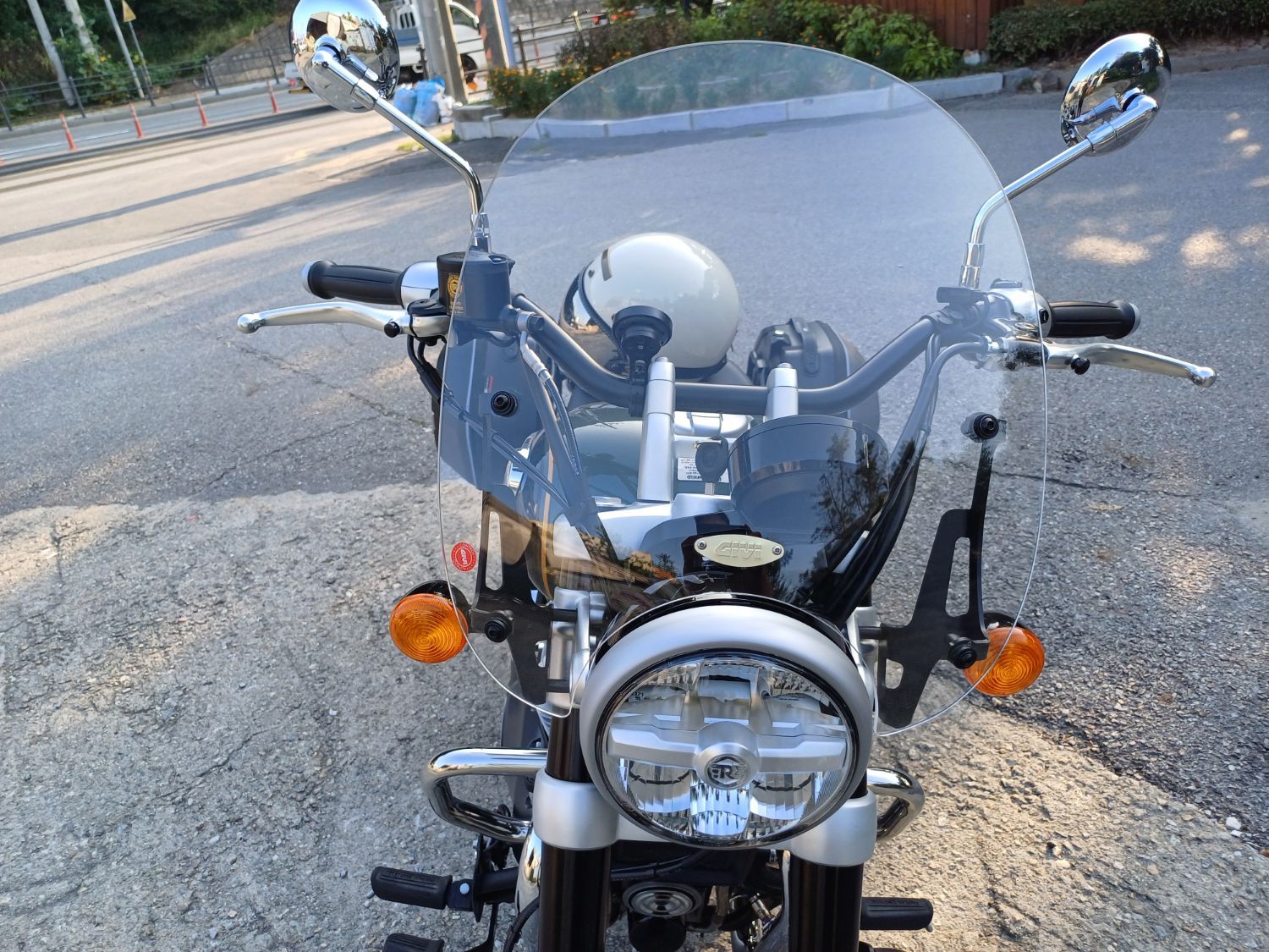 로얄엔필드 슈퍼메테오 650 thumb 2