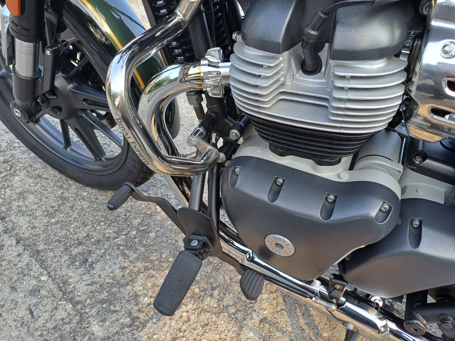 로얄엔필드 슈퍼메테오 650 more