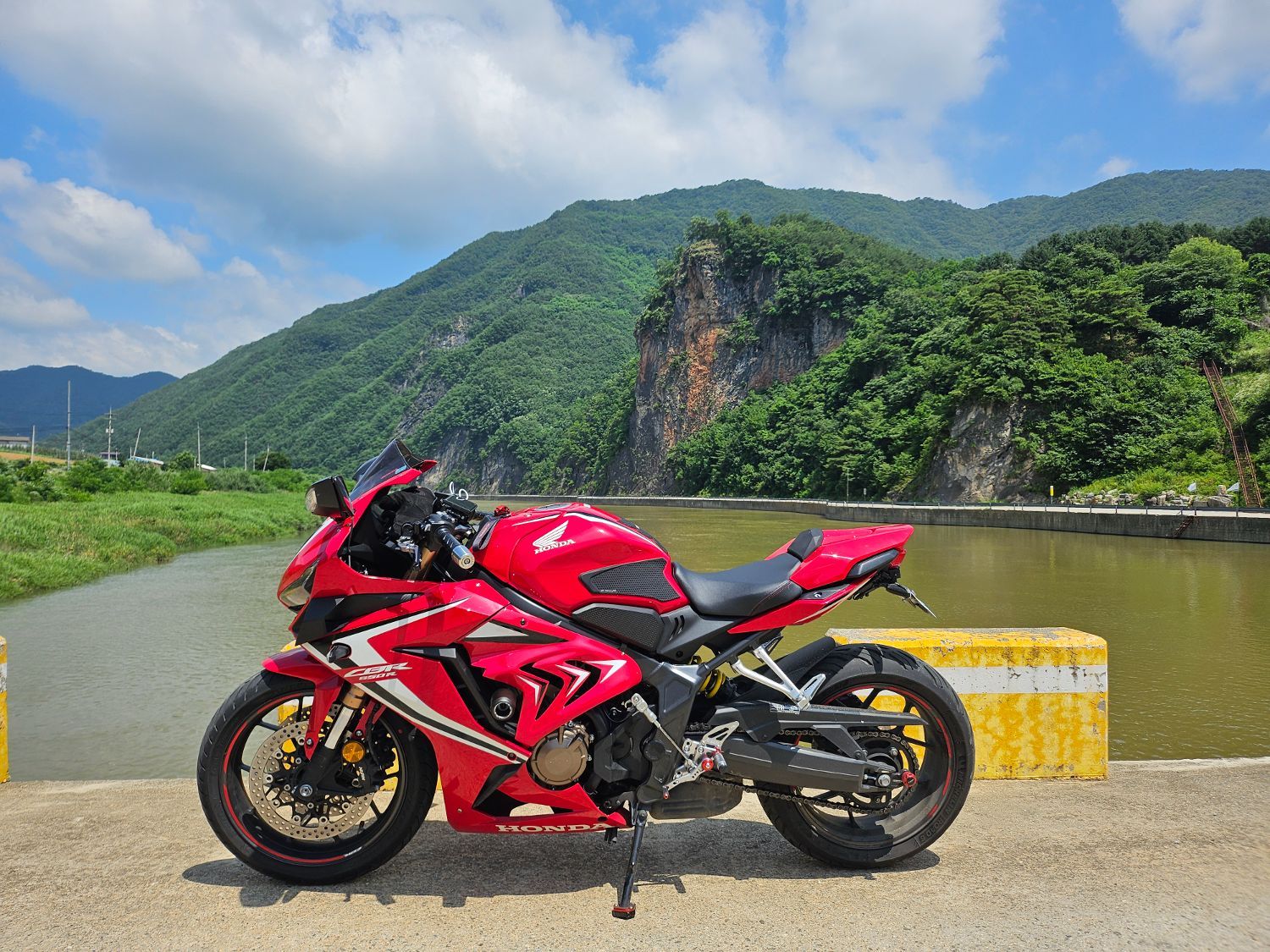 혼다 CBR 650 R MT more