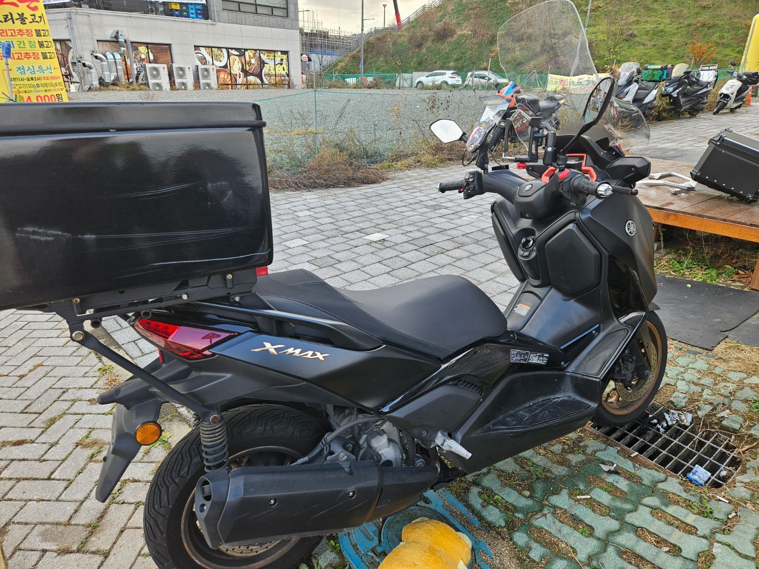 야마하 XMAX 300 ABS more