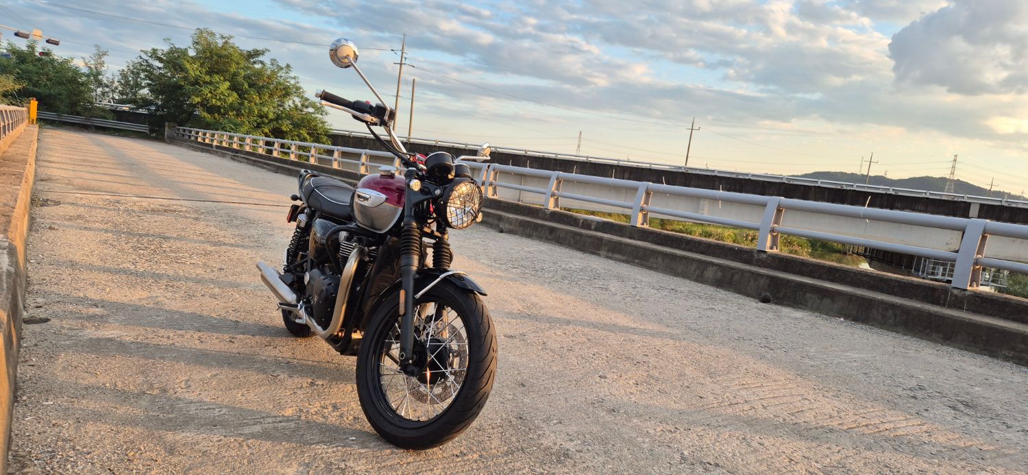 트라이엄프 본네빌 T100 thumb 2