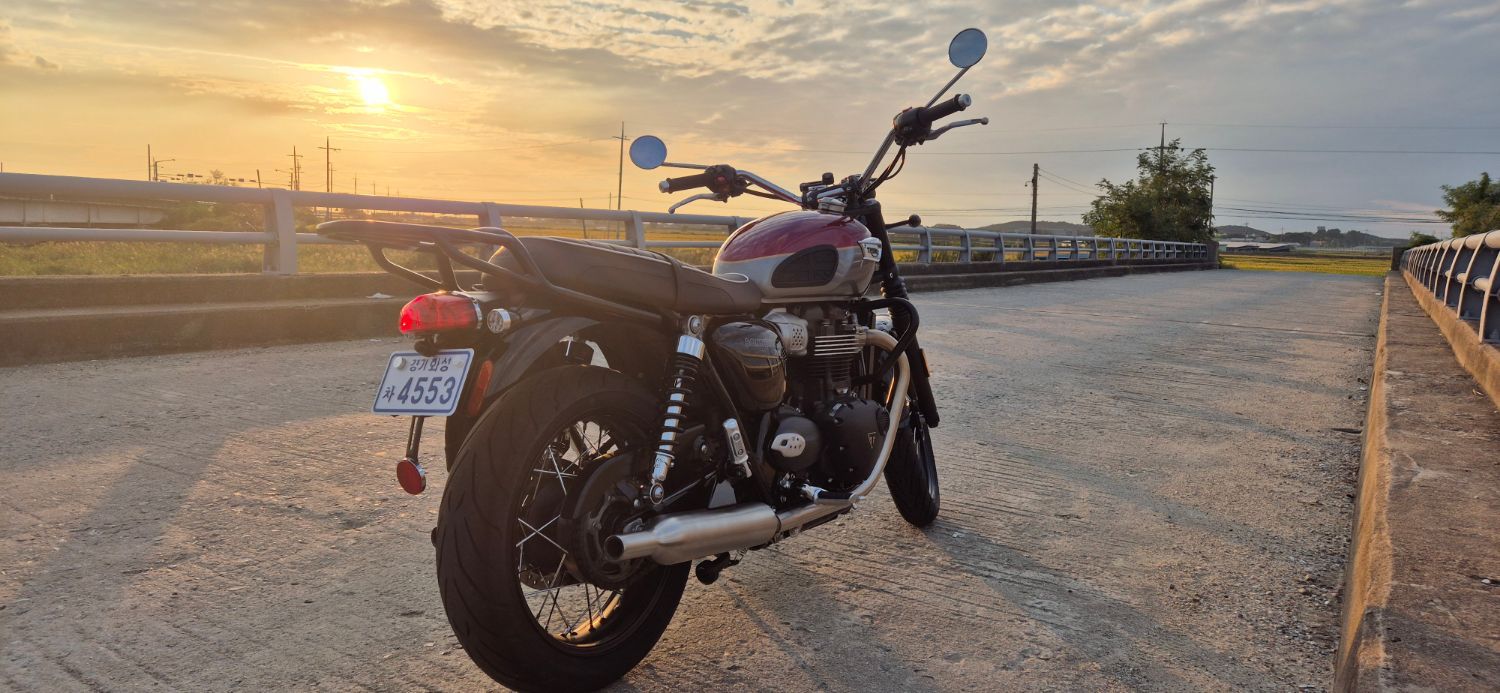 트라이엄프 본네빌 T100 more