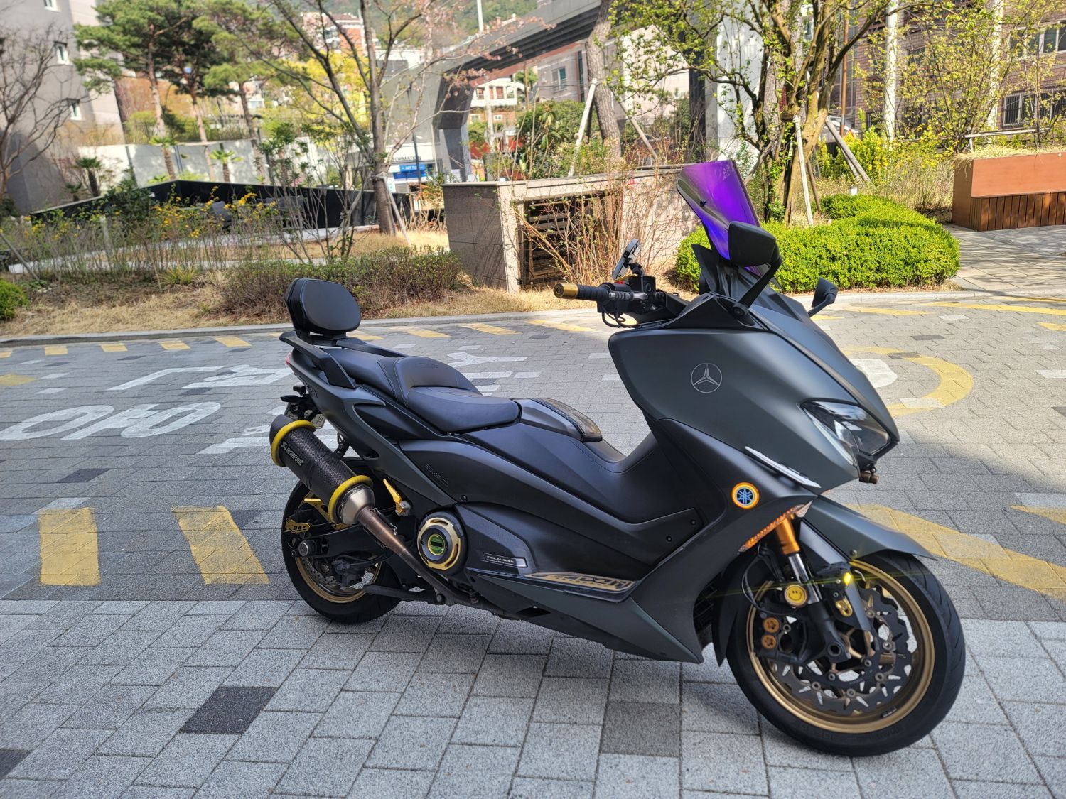 야마하 TMAX 560 thumb 2