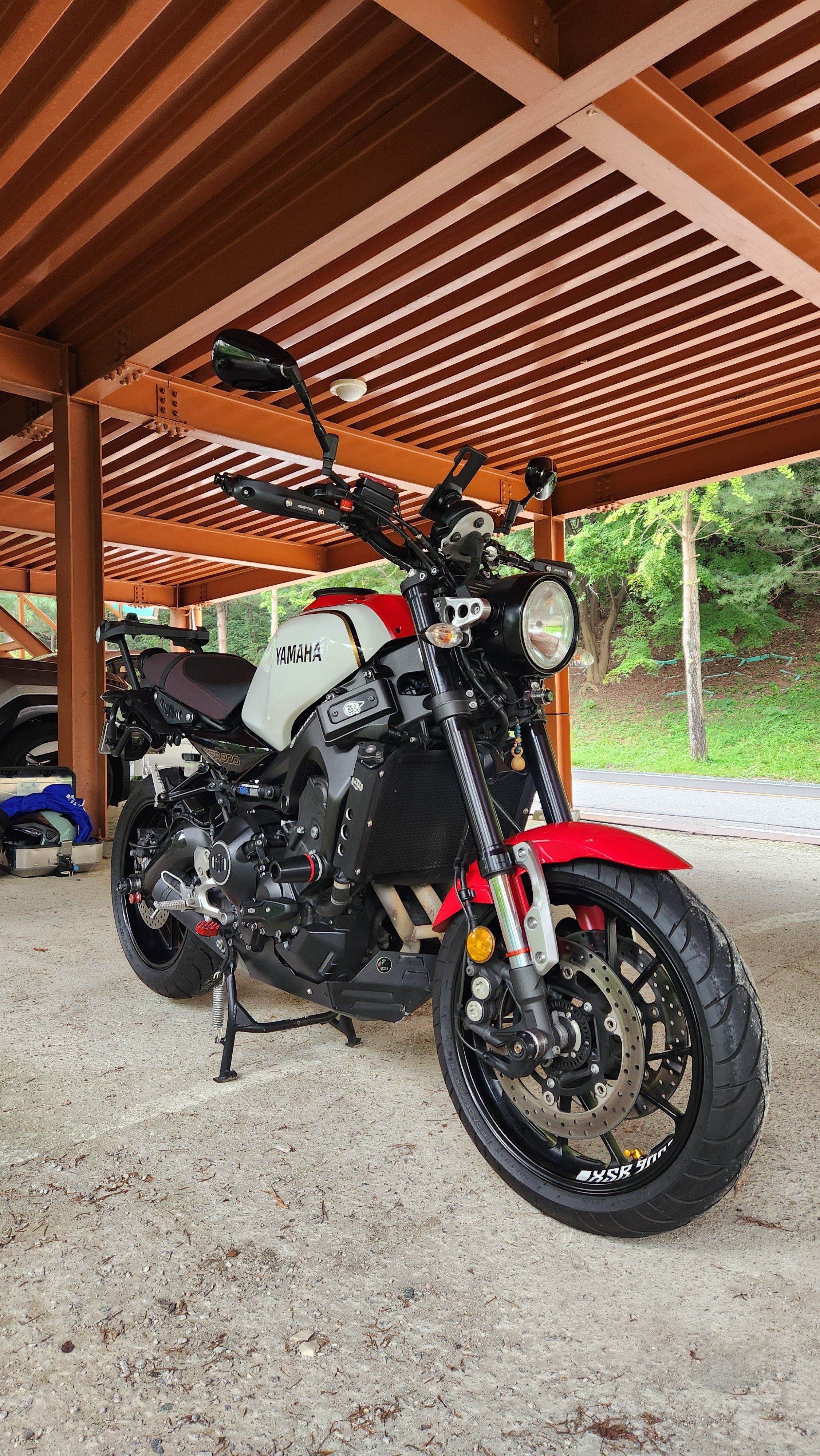 야마하 XSR 900 thumb 2