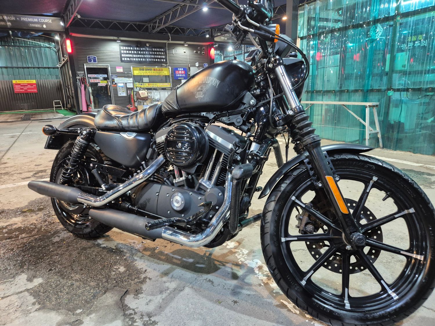 할리데이비슨 아이언 883 thumb 2