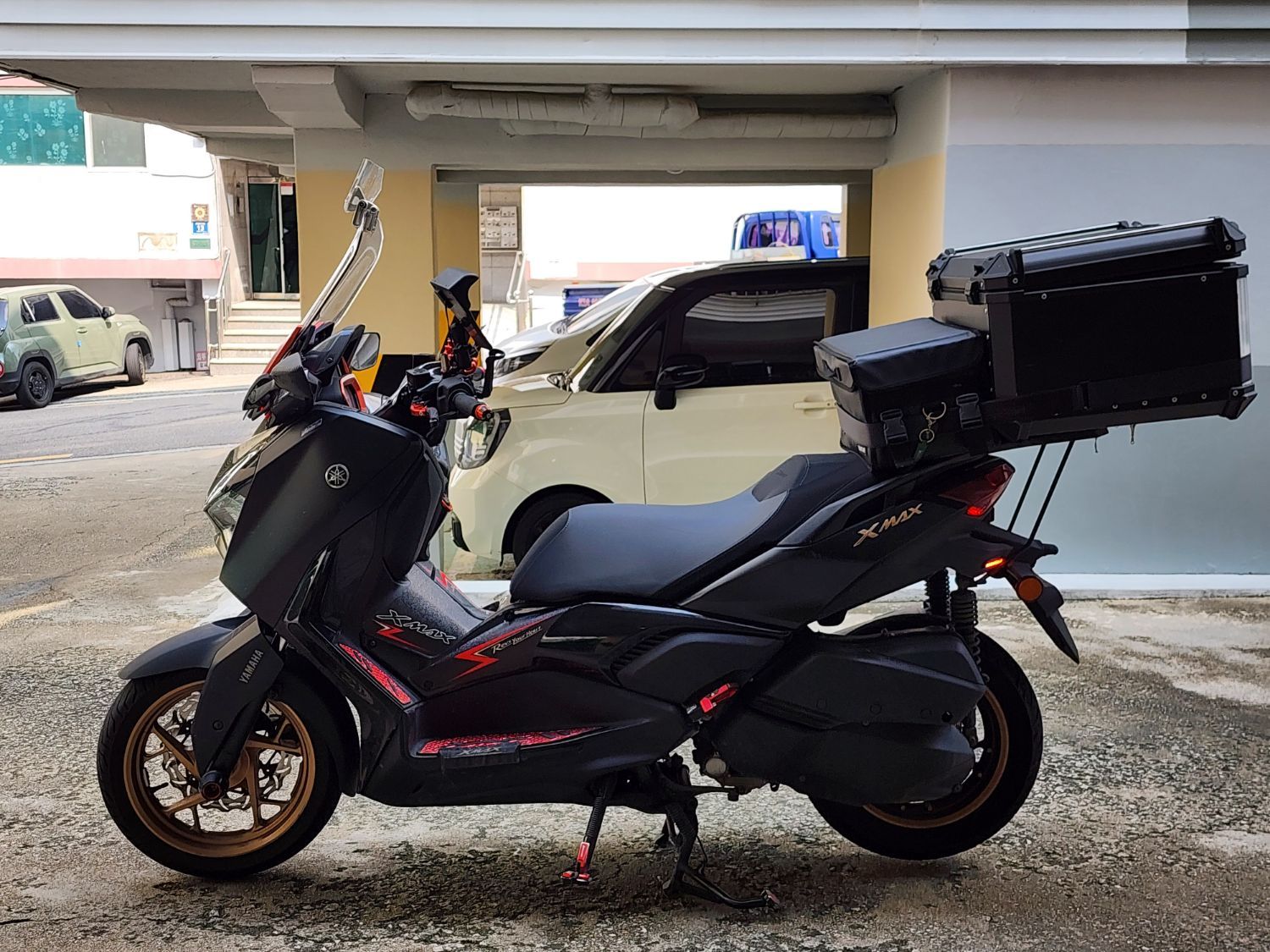 야마하 XMAX 300 ABS more