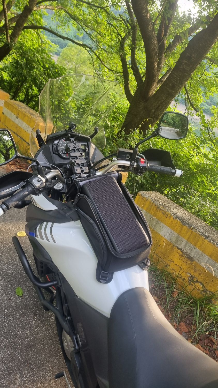 스즈키 브이스트롬 650 XT more