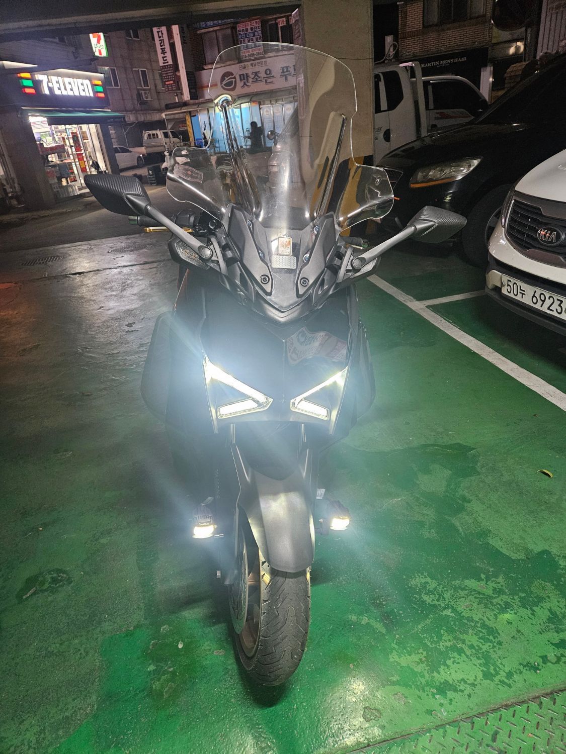 야마하 XMAX 300 ABS main