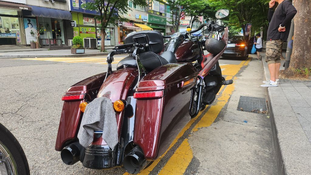 할리데이비슨 로드킹 스페셜 2019 버건디 사진 2