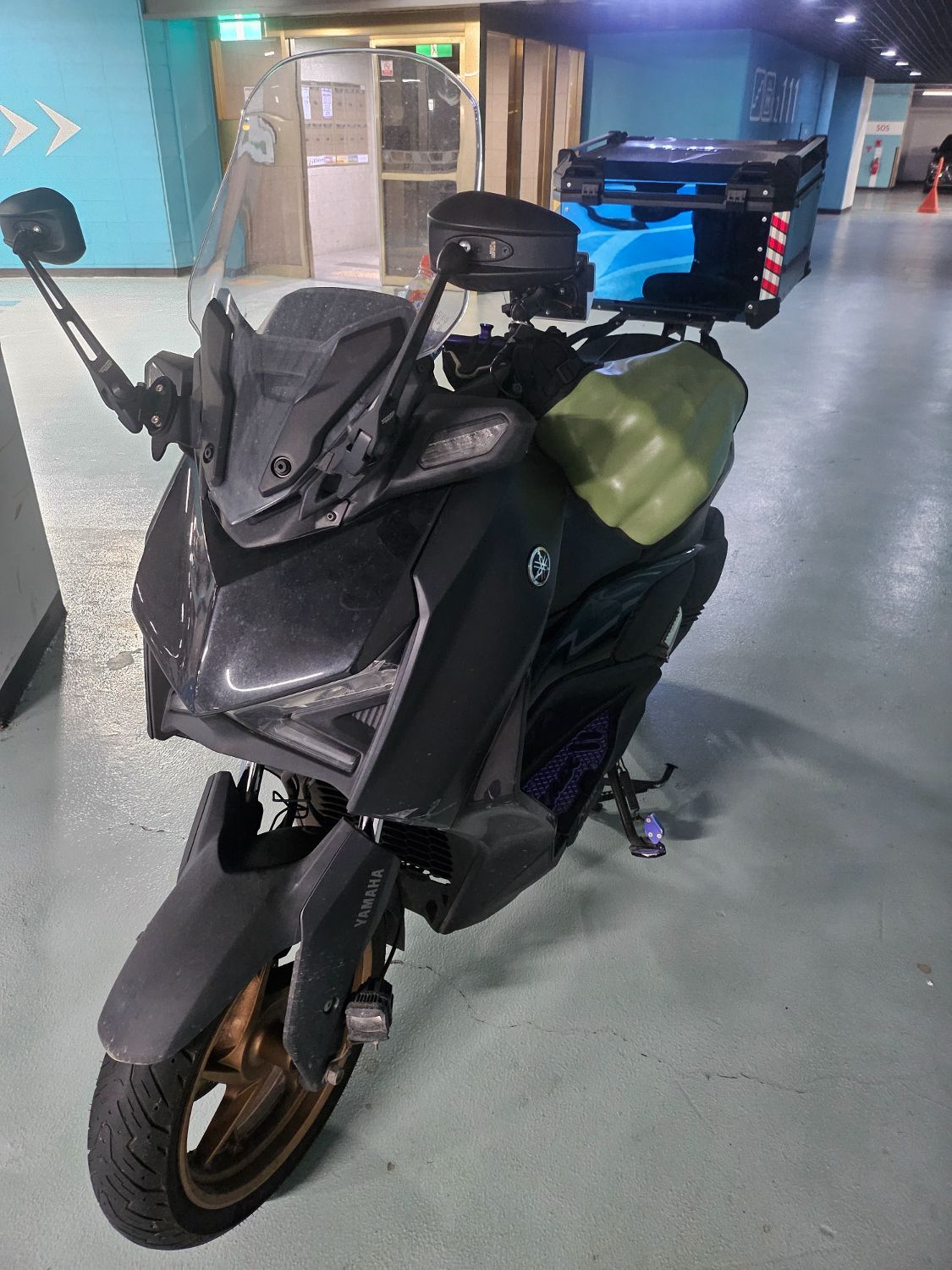 야마하 XMAX 300 ABS thumb 2