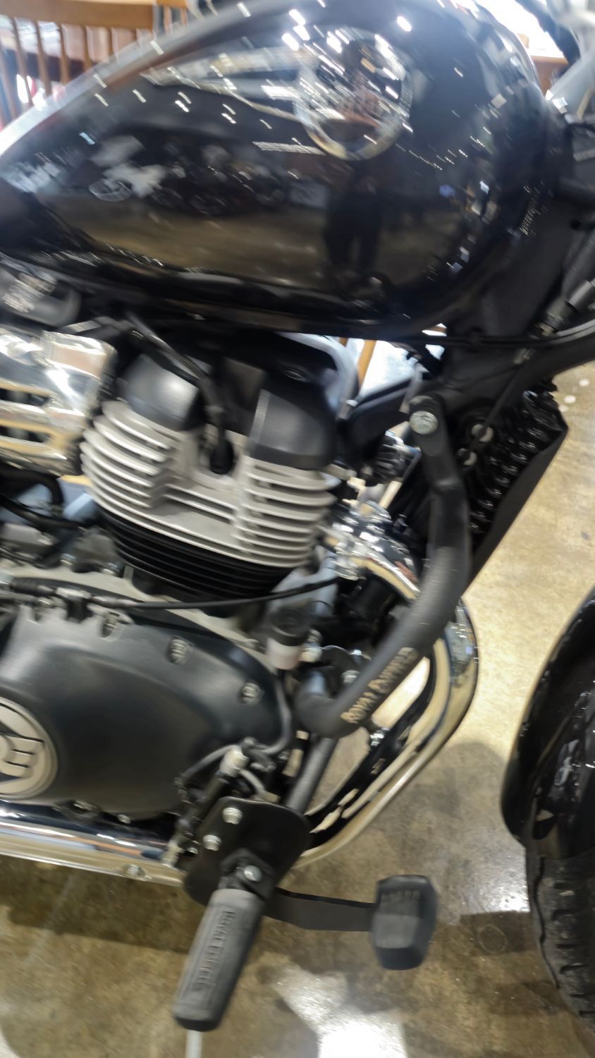 로얄엔필드 슈퍼메테오 650 more