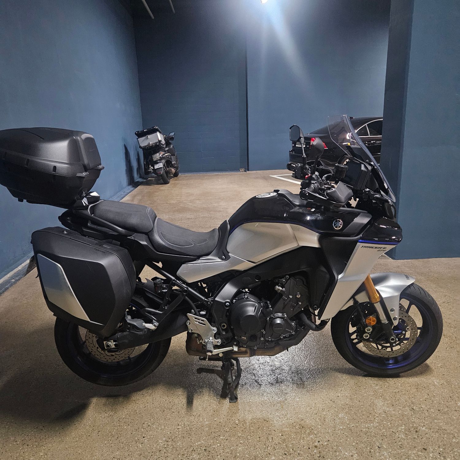 야마하 트레이서 9 GT+ 2024 블랙 사진 4