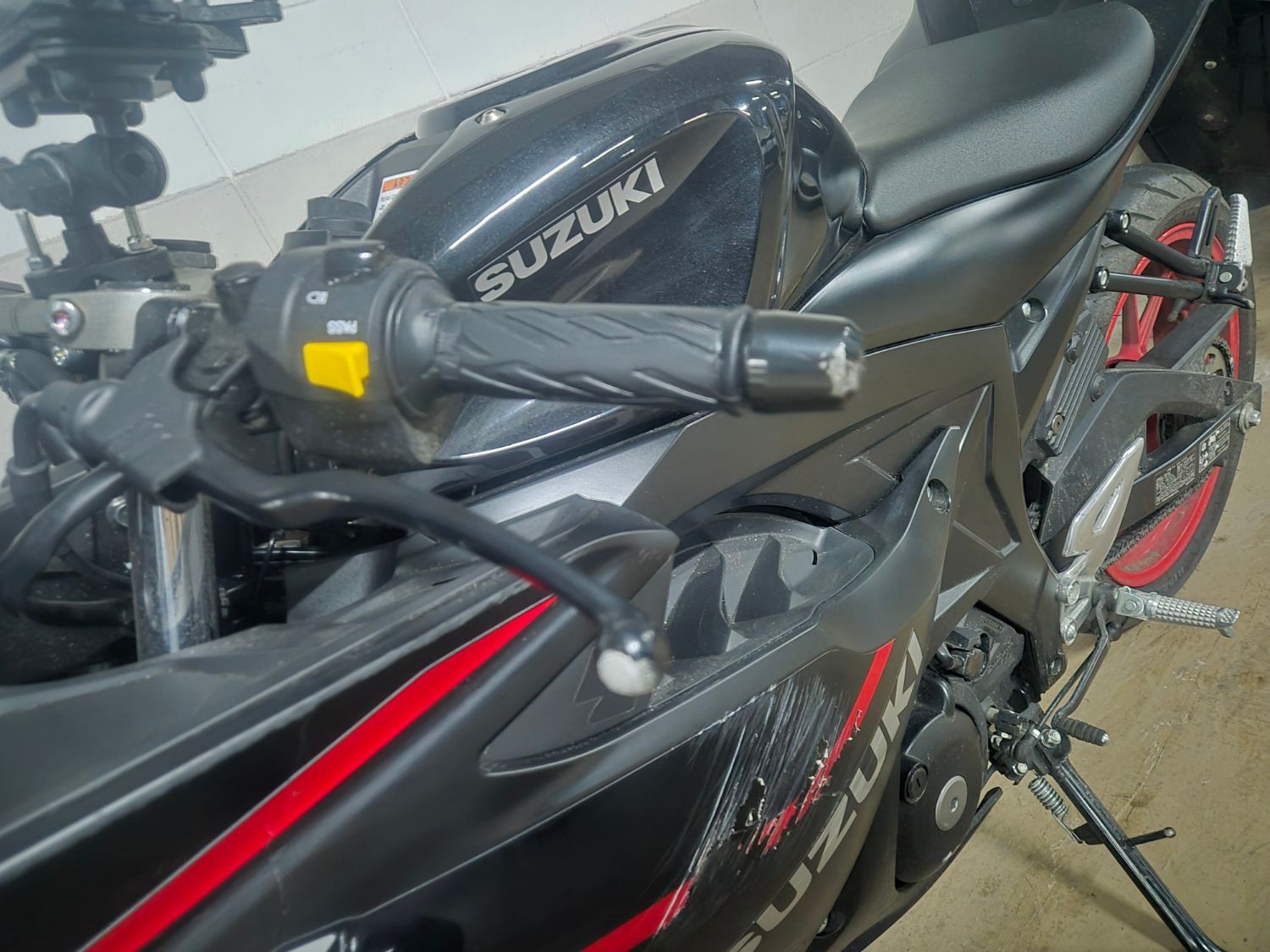 스즈키 GSX R 125 ABS thumb 2