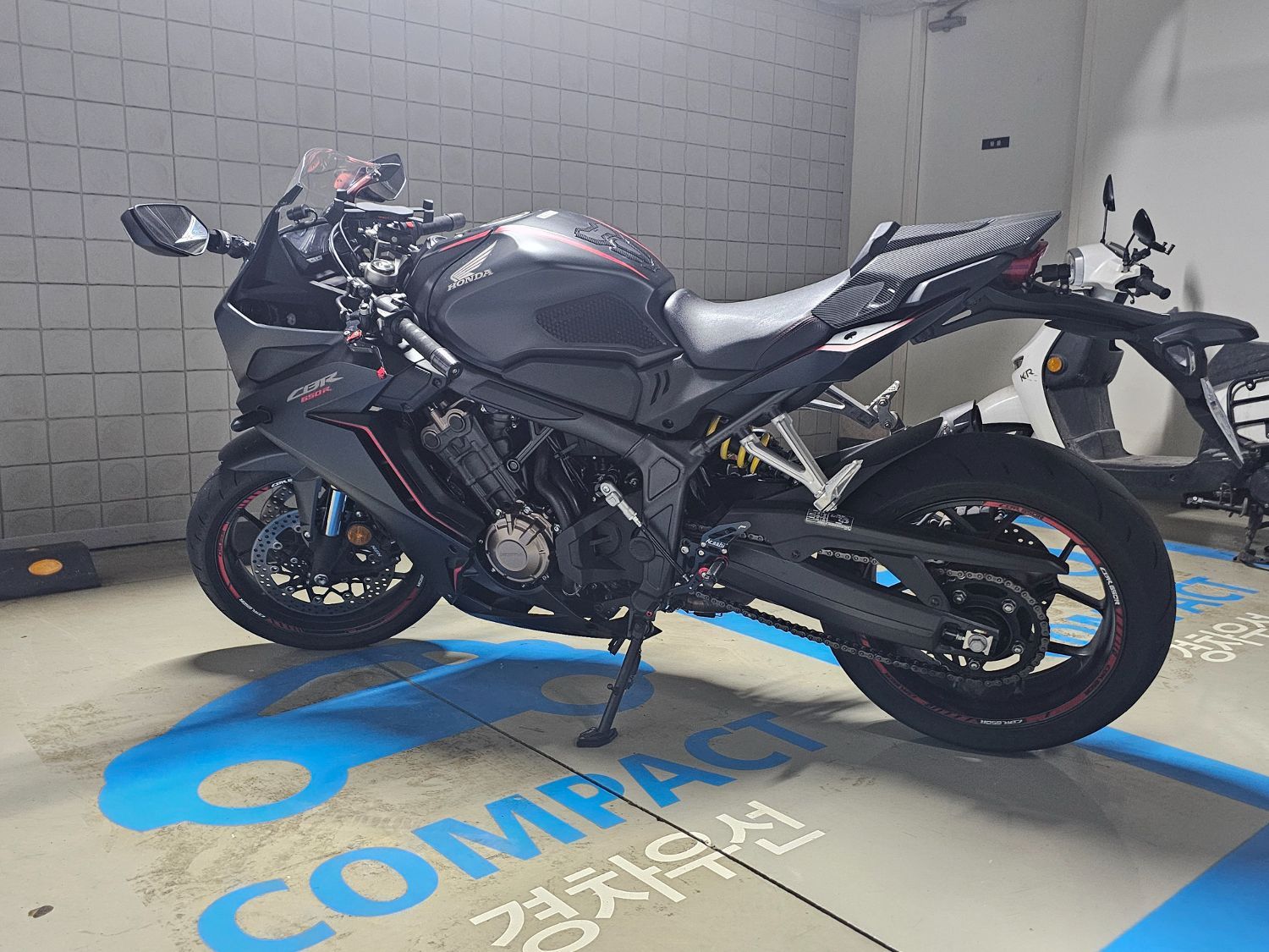 혼다 CBR 650 R MT thumb 2