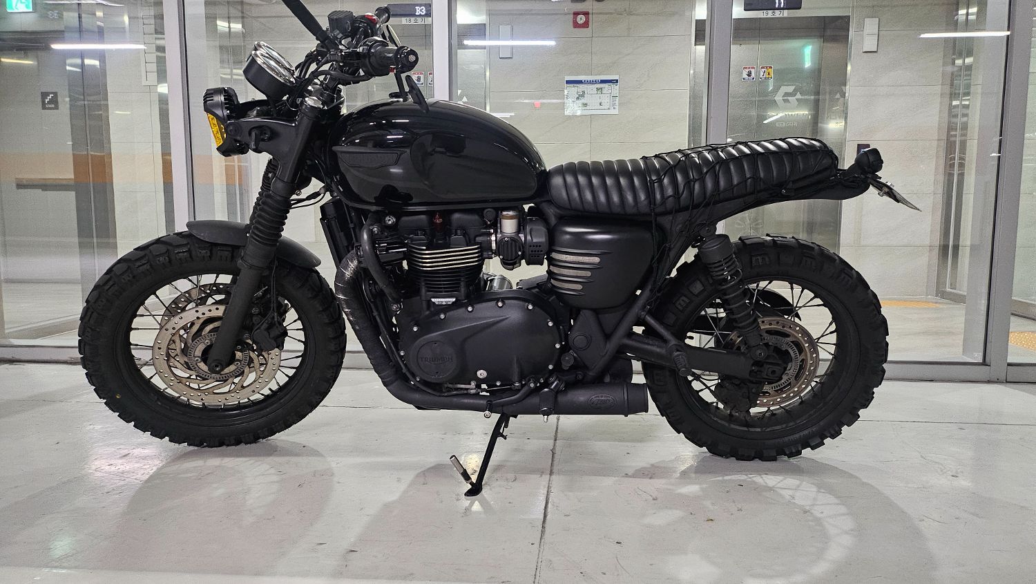 트라이엄프 본네빌 T120 블랙 thumb 2