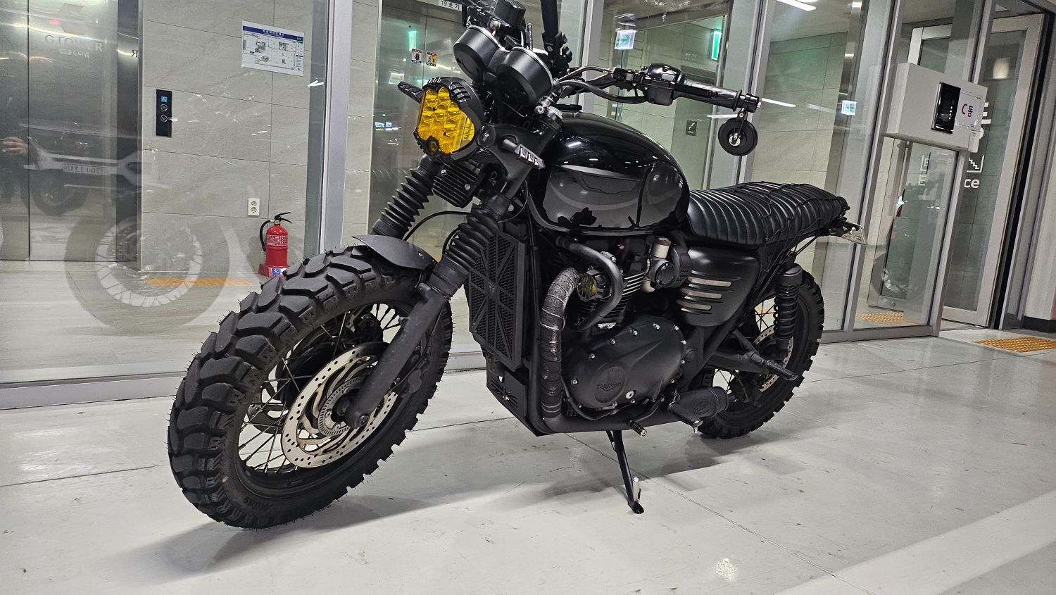 트라이엄프 본네빌 T120 블랙 more