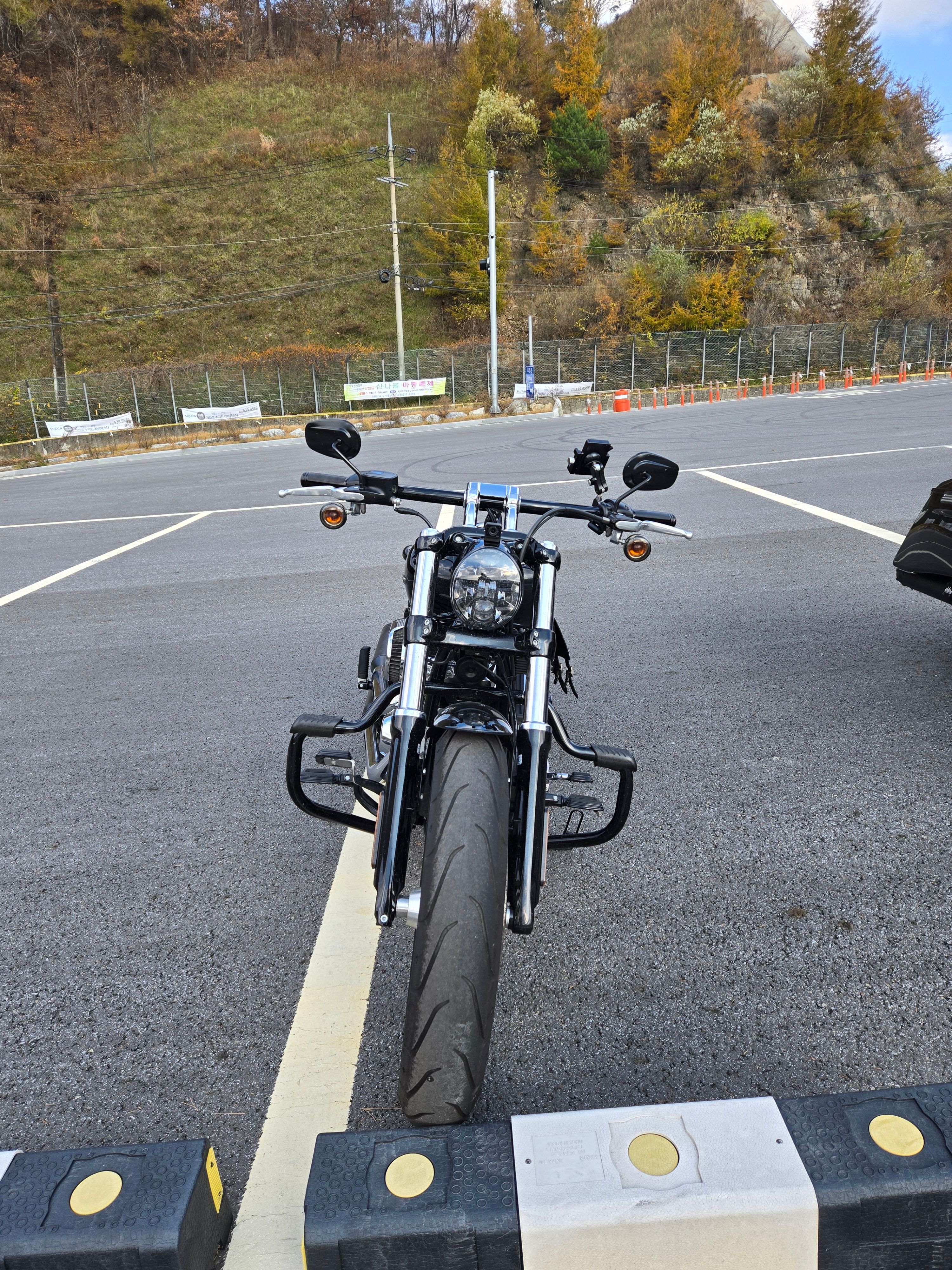 할리데이비슨 브레이크아웃 thumb 2