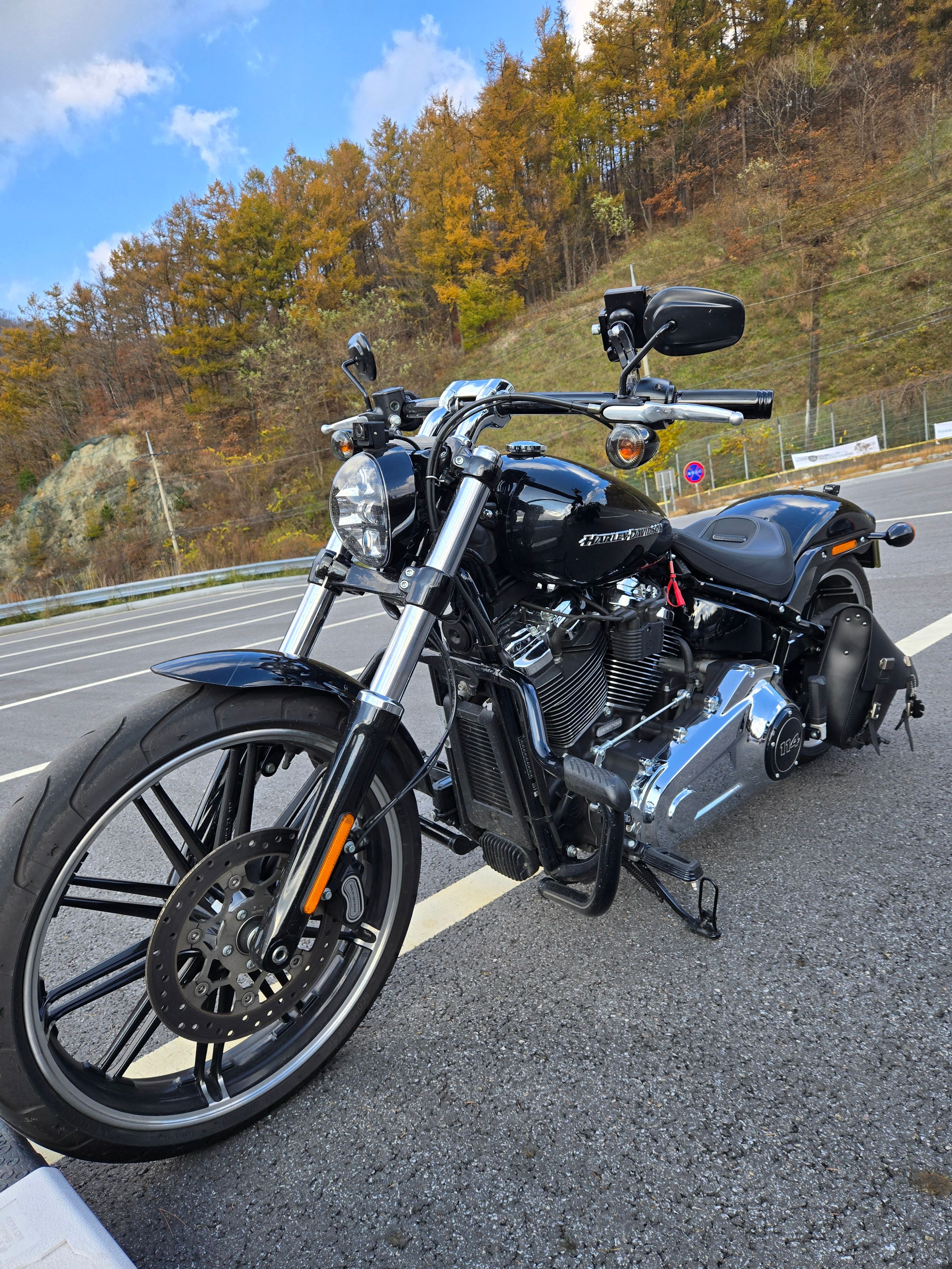 할리데이비슨 브레이크아웃 main