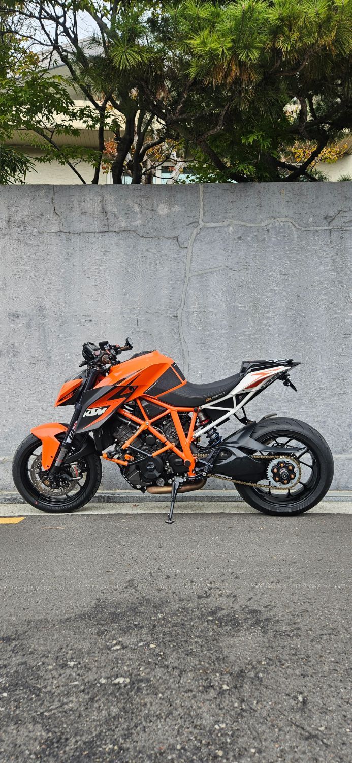 KTM 1290 슈퍼듀크 R thumb 2