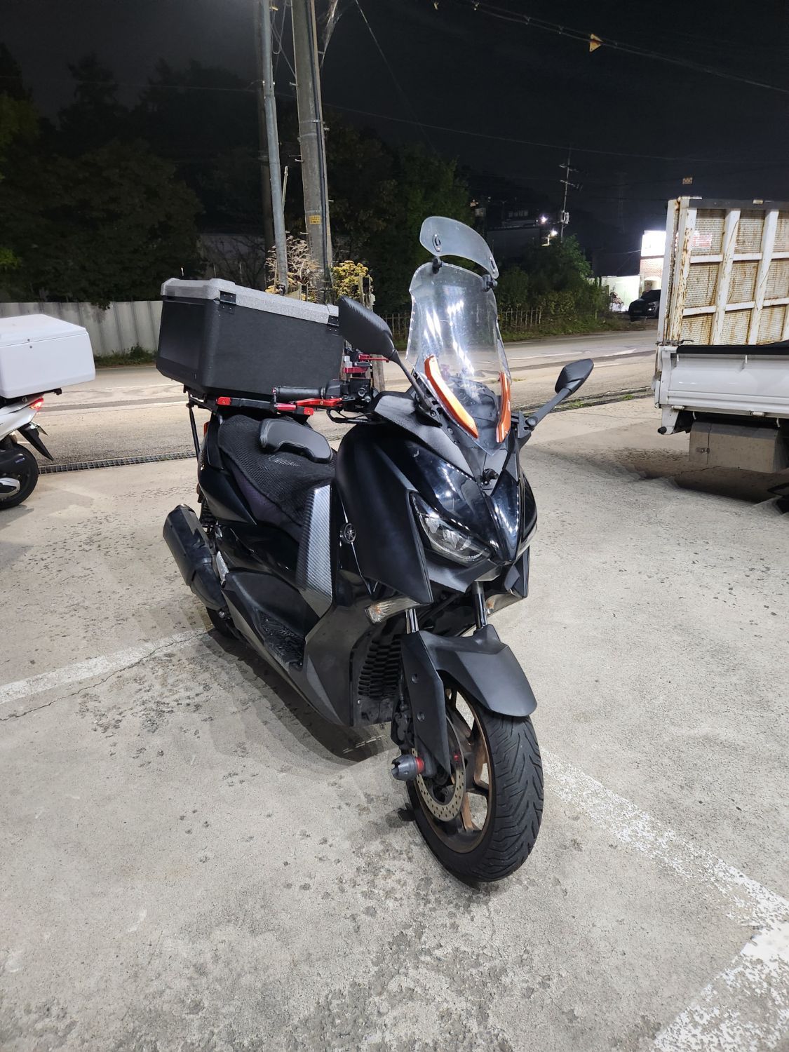 야마하 XMAX 300 ABS more